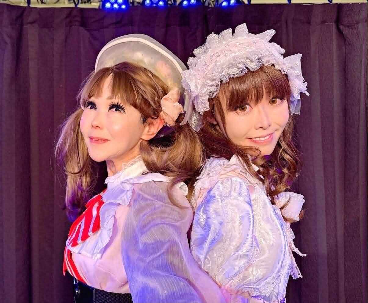 天才ツインテールの恵中瞳（左）と門松桃永