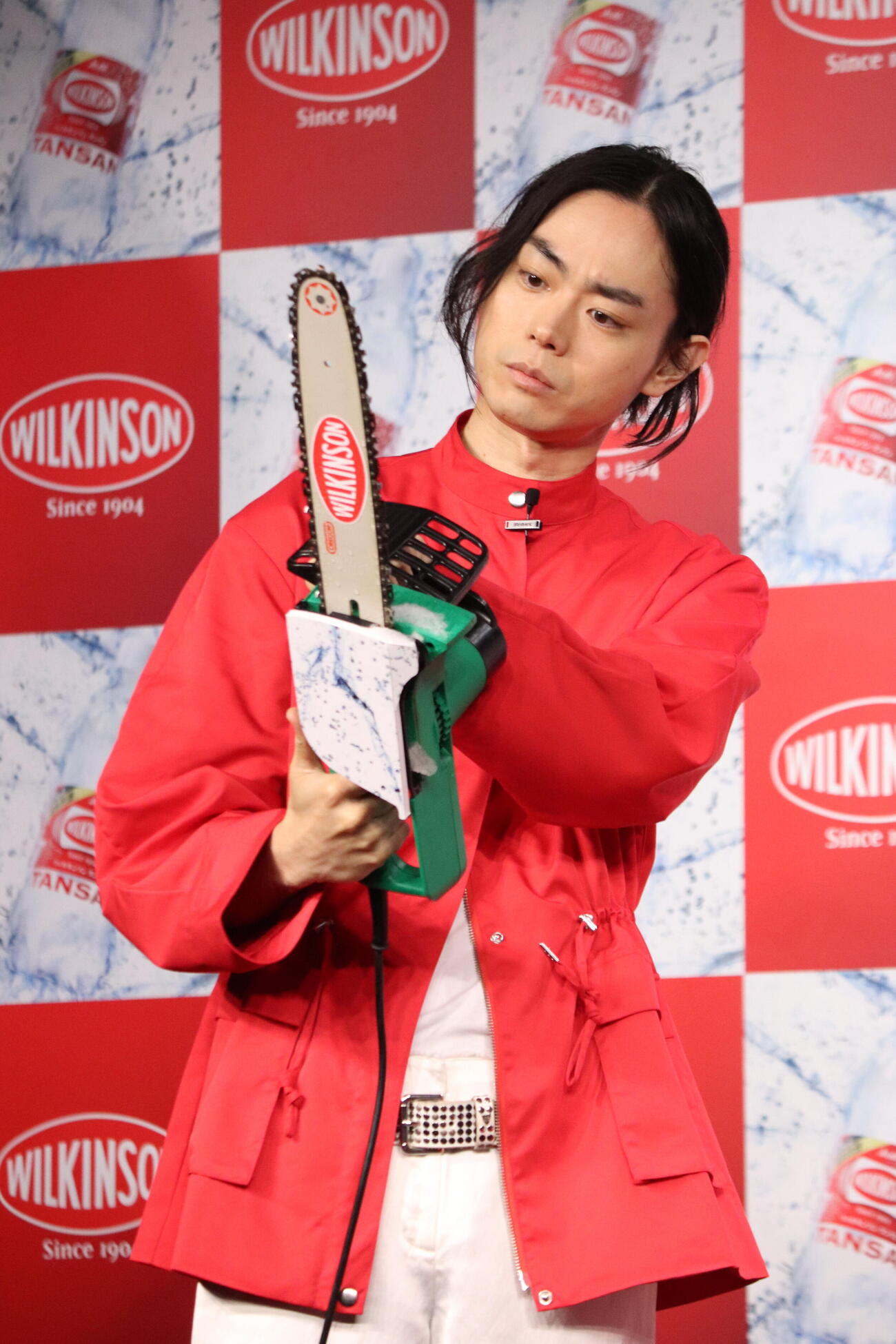 「WILKINSON COOL SPOT 2026 SHIBUYA」PRイベントでアイスカービングに挑戦した菅田将暉