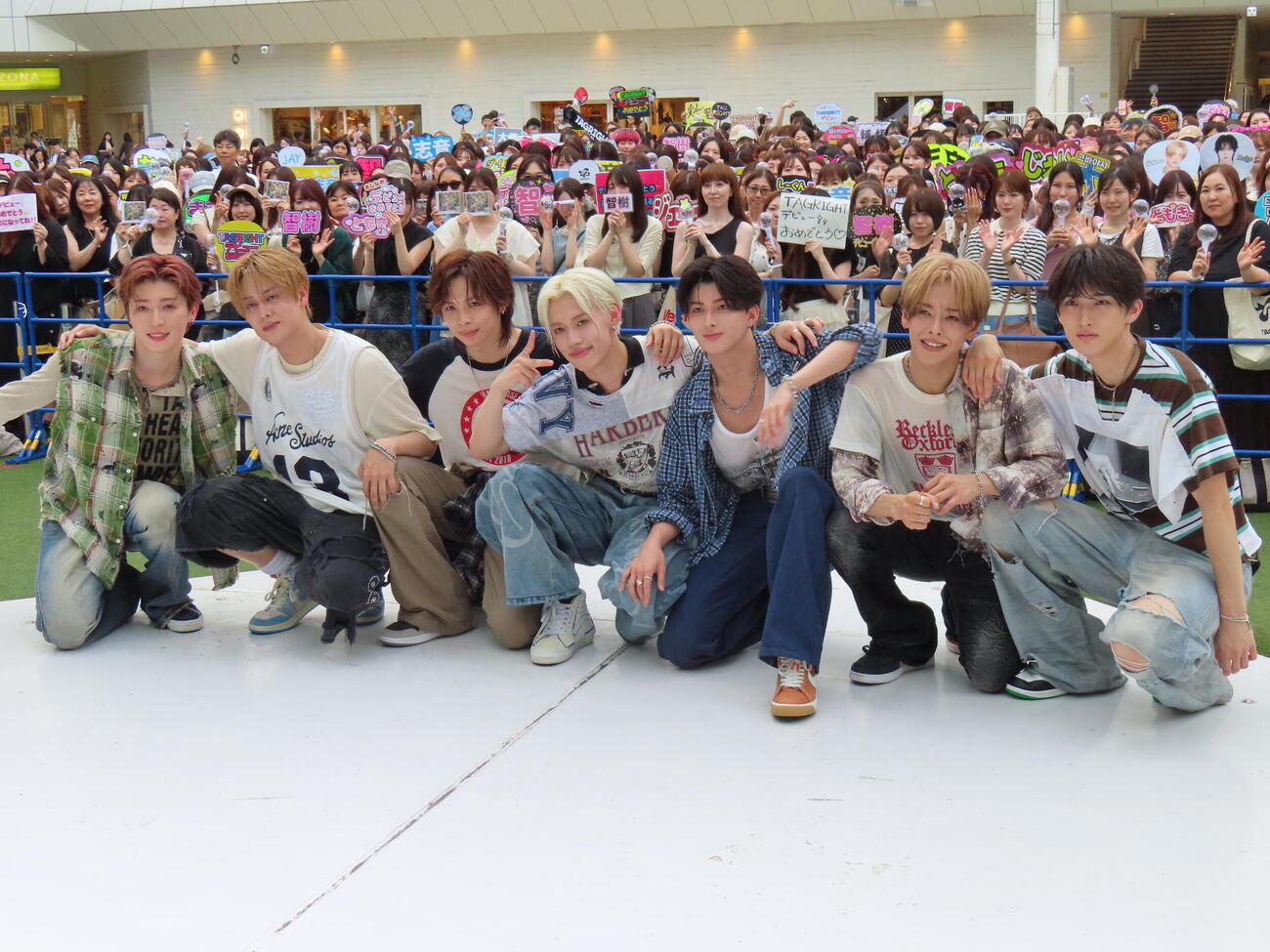 デビューシングル「ZERO」リリース記念イベントに臨んだTAGRIGHT。左から西山智樹、前田大輔、小林大悟、今井魁里、岸波志音、若松世真、ジェイ（撮影・鎌田良美）
