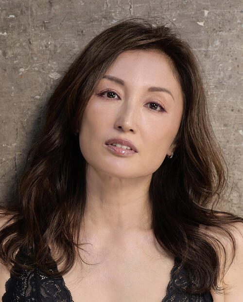 “伝説のミューズ”51歳井上晴美　27年ぶりデジタル写真集でランジェリー姿披露　２冊同時発売