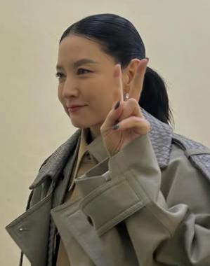 【韓流】本当に75歳？　イ・ヨンエの20歳年上夫の若々しいビジュアルに話題集中