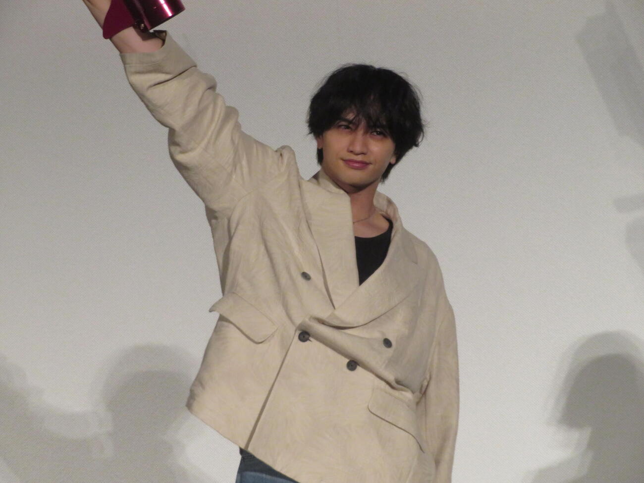 映画「ラブ≠コメディ」公開後舞台あいさつに登壇した中島健人