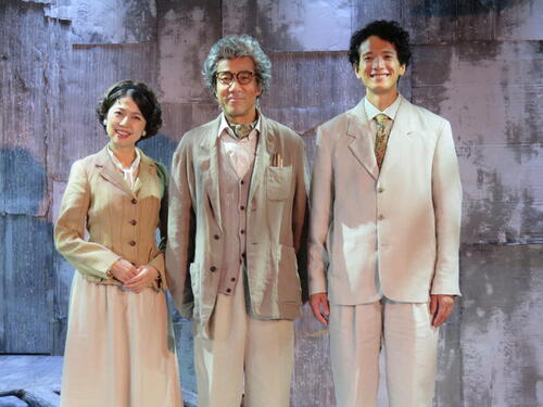 岸谷五朗が小劇場プロジェクト立ち上げ、造形物は「家から持ってきた段ボールで作っています」