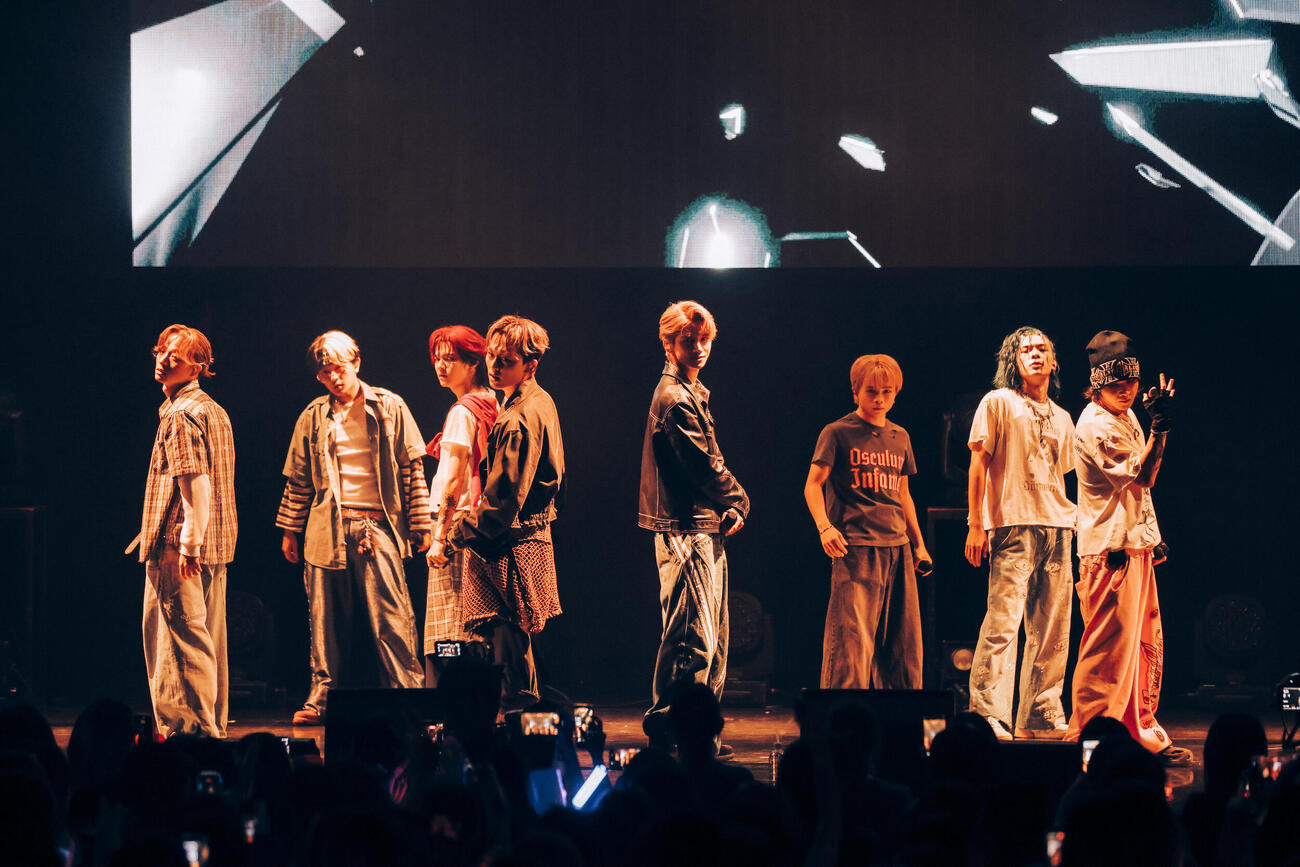 「ONE OR EIGHT 1st LIVE TOUR　－GATHER－」シカゴ公演でパフォーマンスするONE OR EIGHT（Photo by Norito Ohazama）