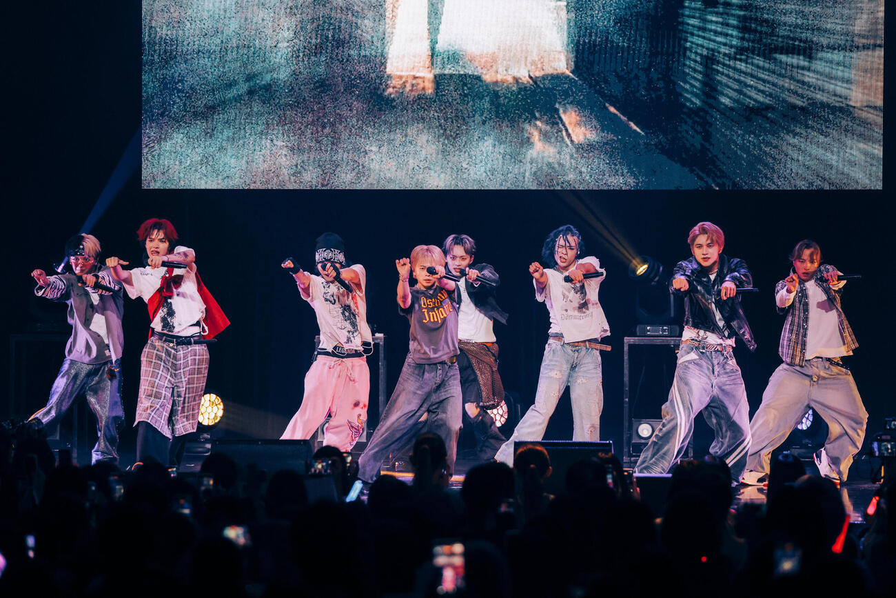 「ONE OR EIGHT 1st LIVE TOUR　－GATHER－」シカゴ公演でパフォーマンスするONE OR EIGHT（Photo by Norito Ohazama）