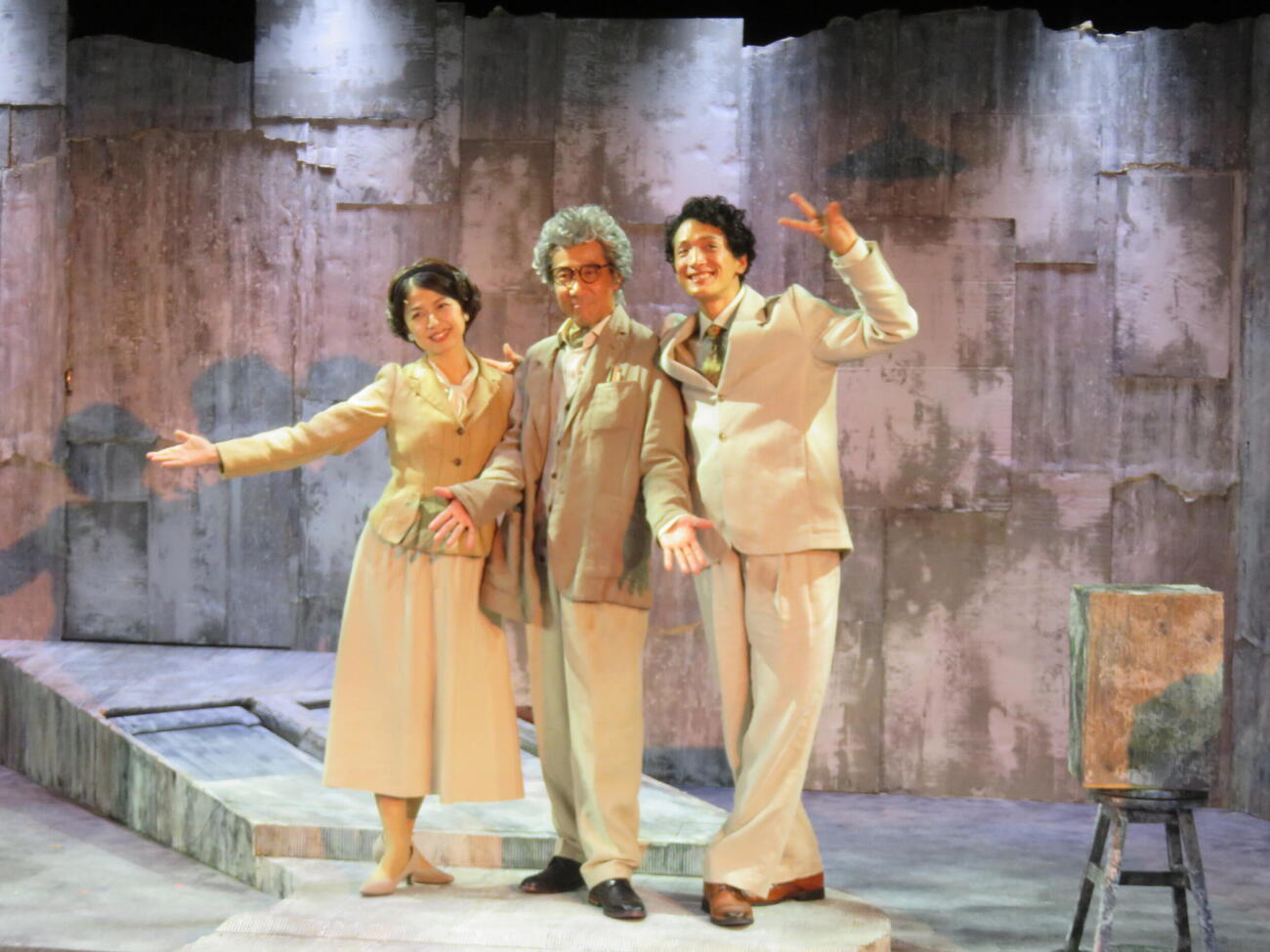「PRIME VINsTAGE」旗揚げ公演「ジャコメッティのように」取材会に出席した、左から純名里沙、岸谷五朗、渡部豪太（撮影・村上幸将）