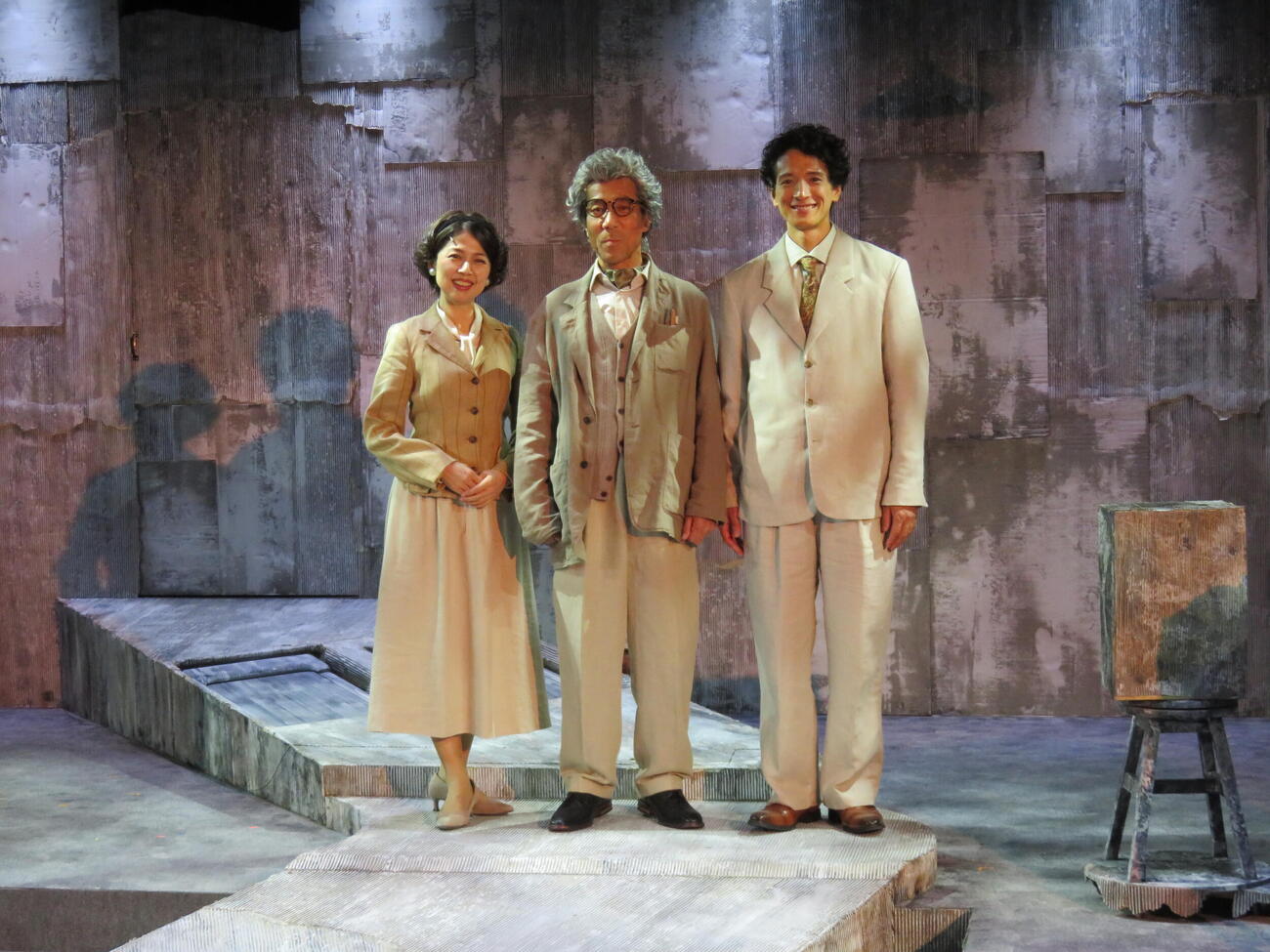 「PRIME VINsTAGE」旗揚げ公演「ジャコメッティのように」取材会に出席した、左から純名里沙、岸谷五朗、渡部豪太（撮影・村上幸将）
