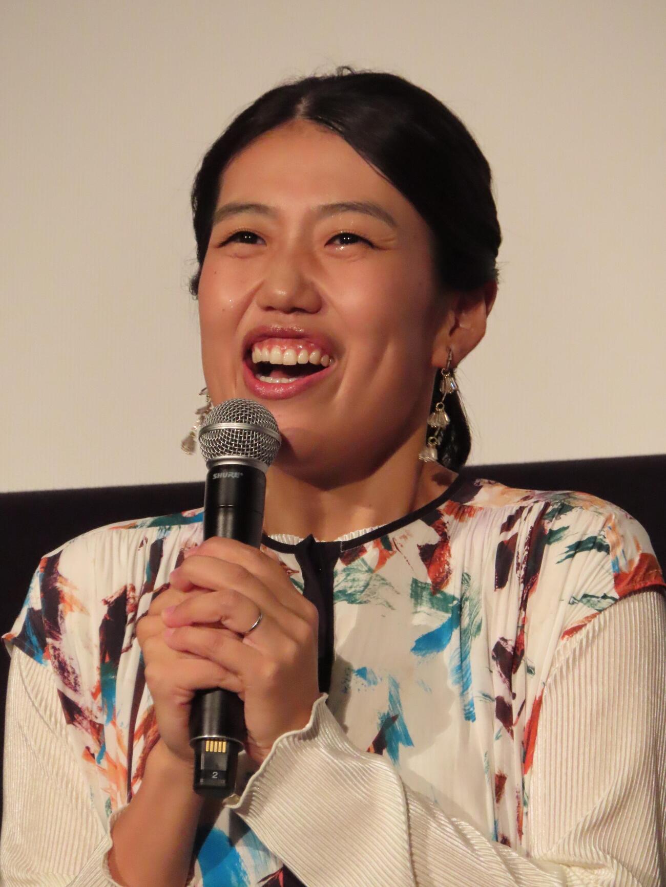 アニメーション映画「君と花火と約束と」の初日舞台あいさつに出席した横澤夏子