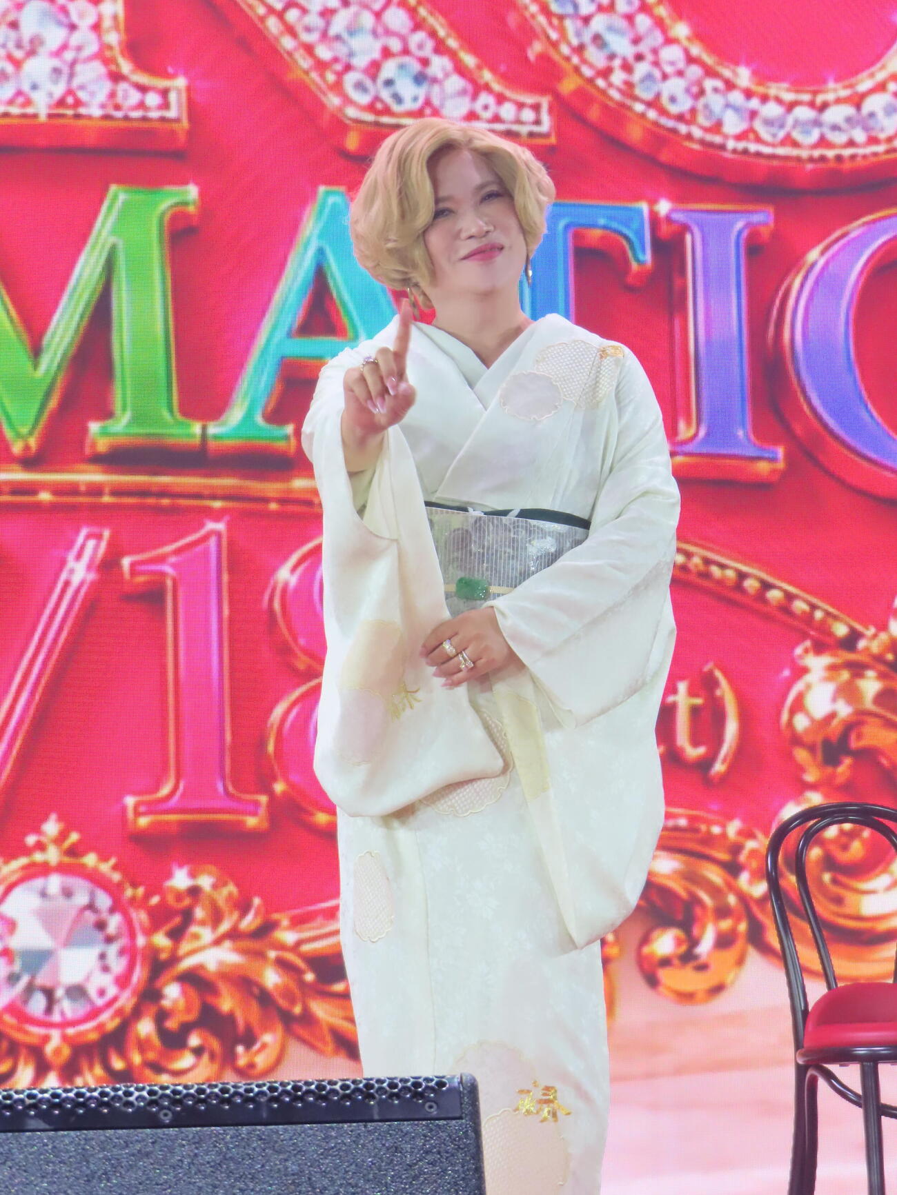 「IKKO DRAMATIC　～Beauty Music SHOW～」取材会で「どんだけ～」ポーズをするIKKO（撮影・鎌田良美）