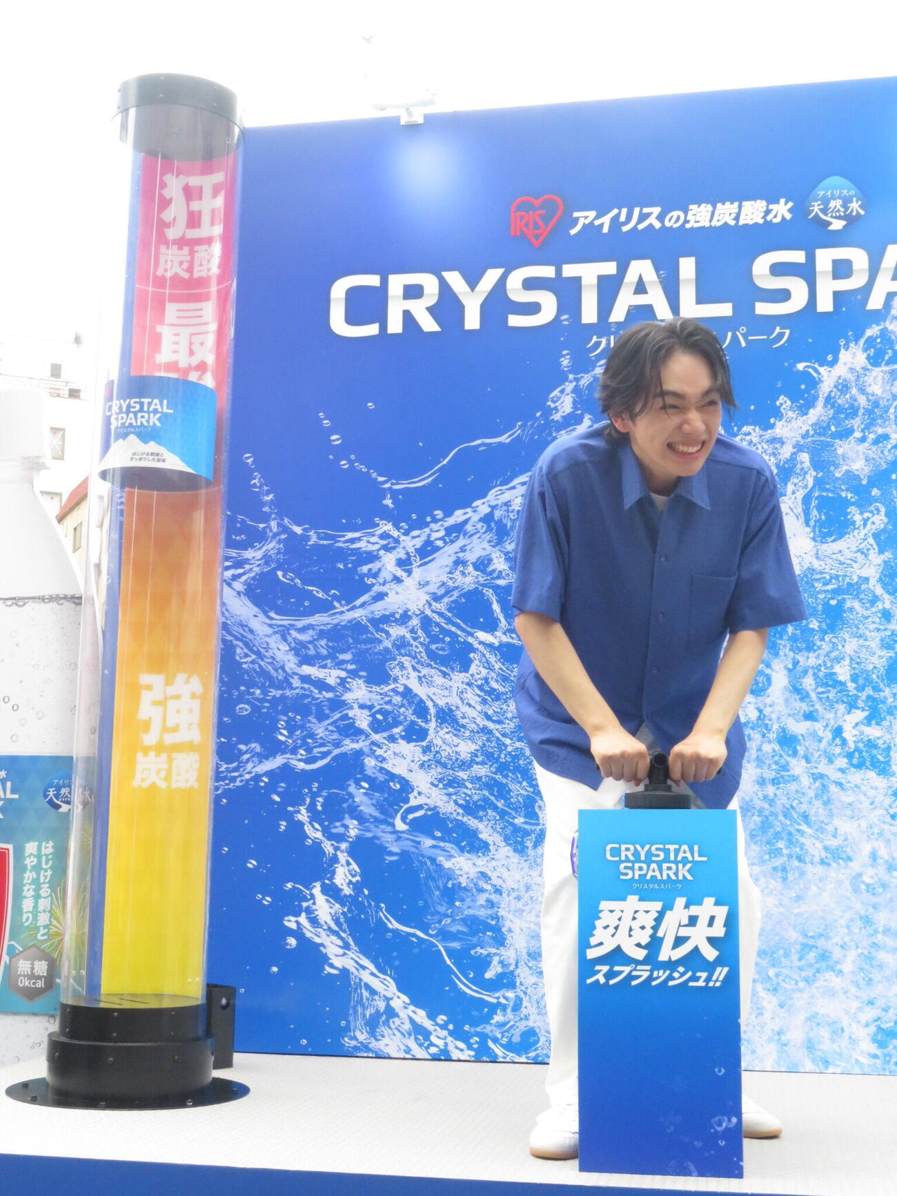 「CRYSTAL SPARK　爽快スプラッシュ！！　PRイベント」に参加したブランドアンバサダーの宮世琉弥