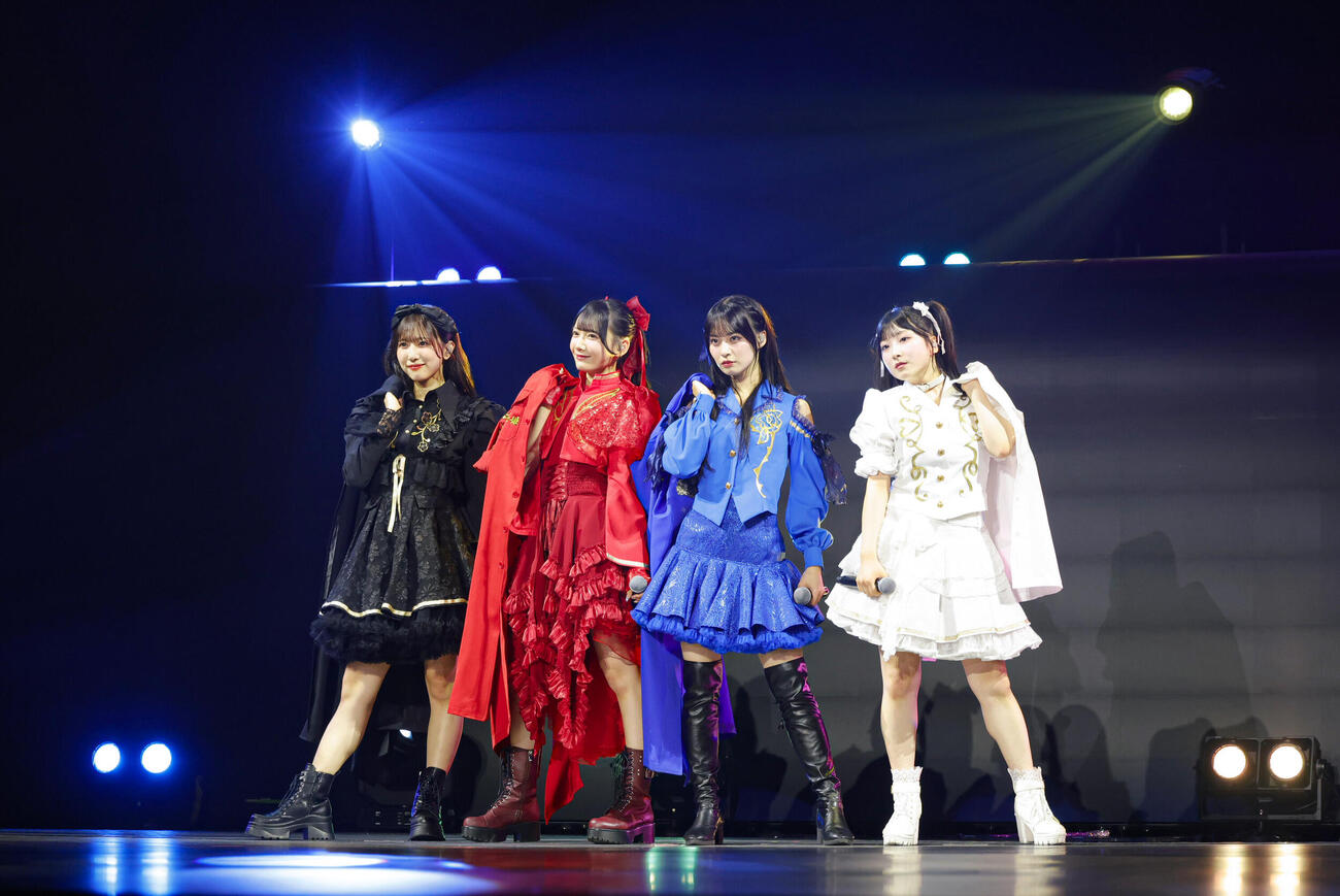 アリーナツアー「喝采パレード」横浜公演でパフォーマンスする≠ME（C）YOANI