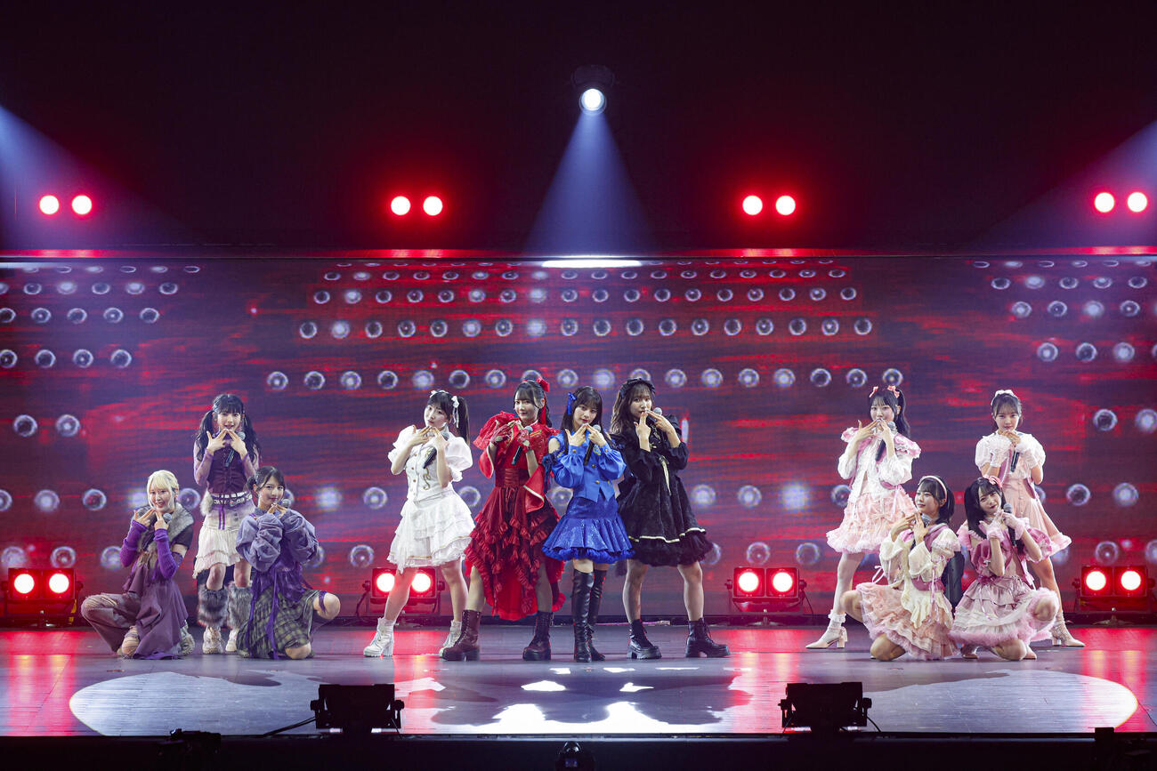 アリーナツアー「喝采パレード」横浜公演でパフォーマンスする≠ME（C）YOANI