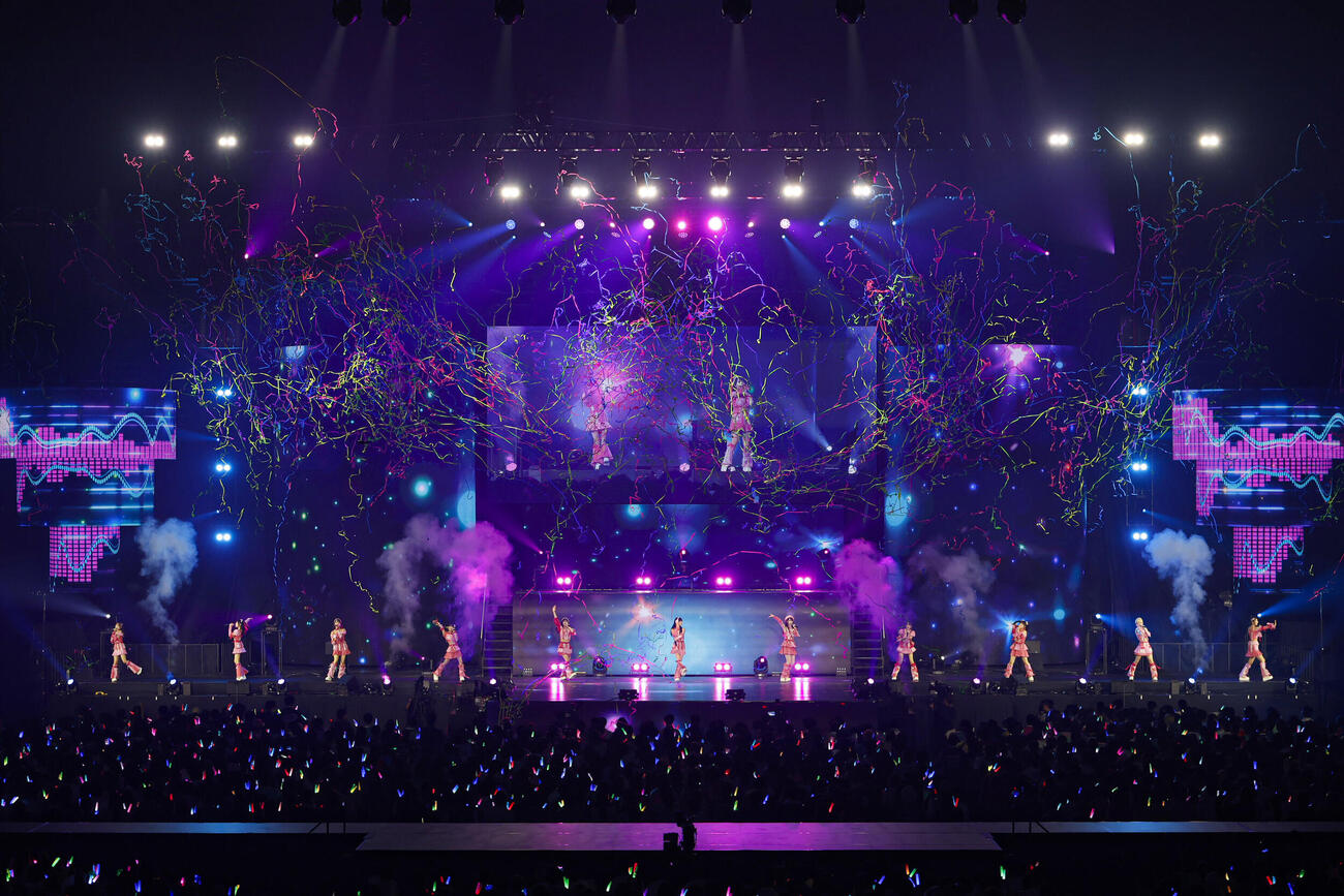 アリーナツアー「喝采パレード」横浜公演でパフォーマンスする≠ME（C）YOANI