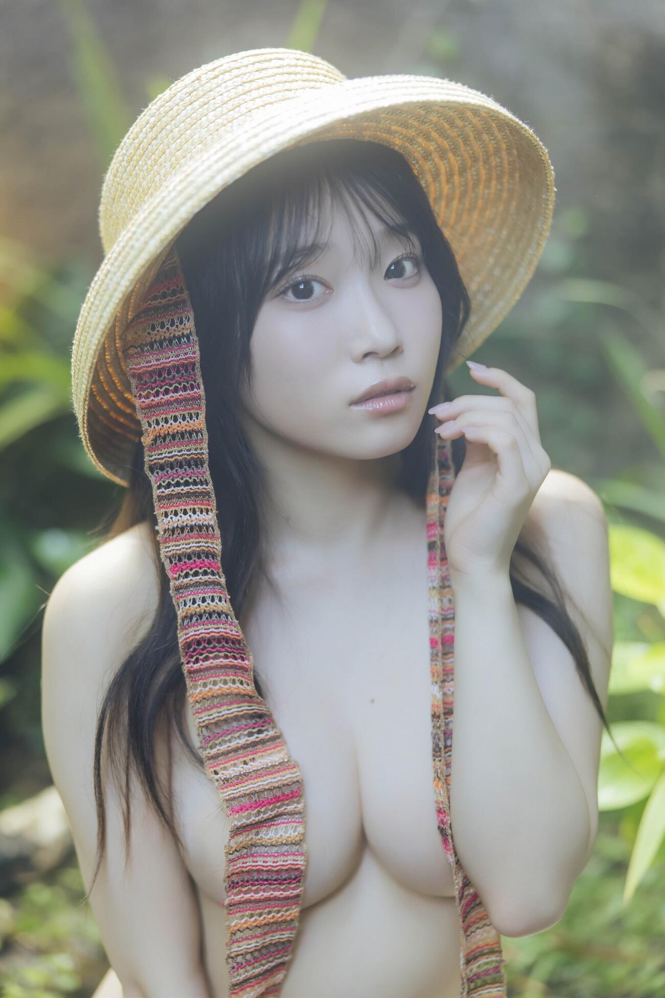 岸みゆの写真集「ME／YOU」（東京ニュース通信社）