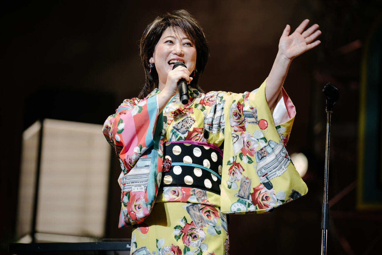「PUFFYの“P”FES」で歌唱する水谷千重子（Michiko Yamamoto撮影）