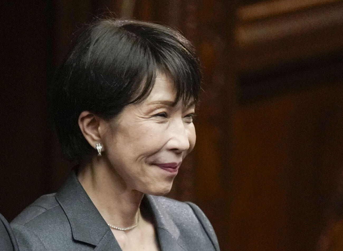 衆院本会議で皇室典範などの改正案が可決され、前を見つめる高市首相（共同）