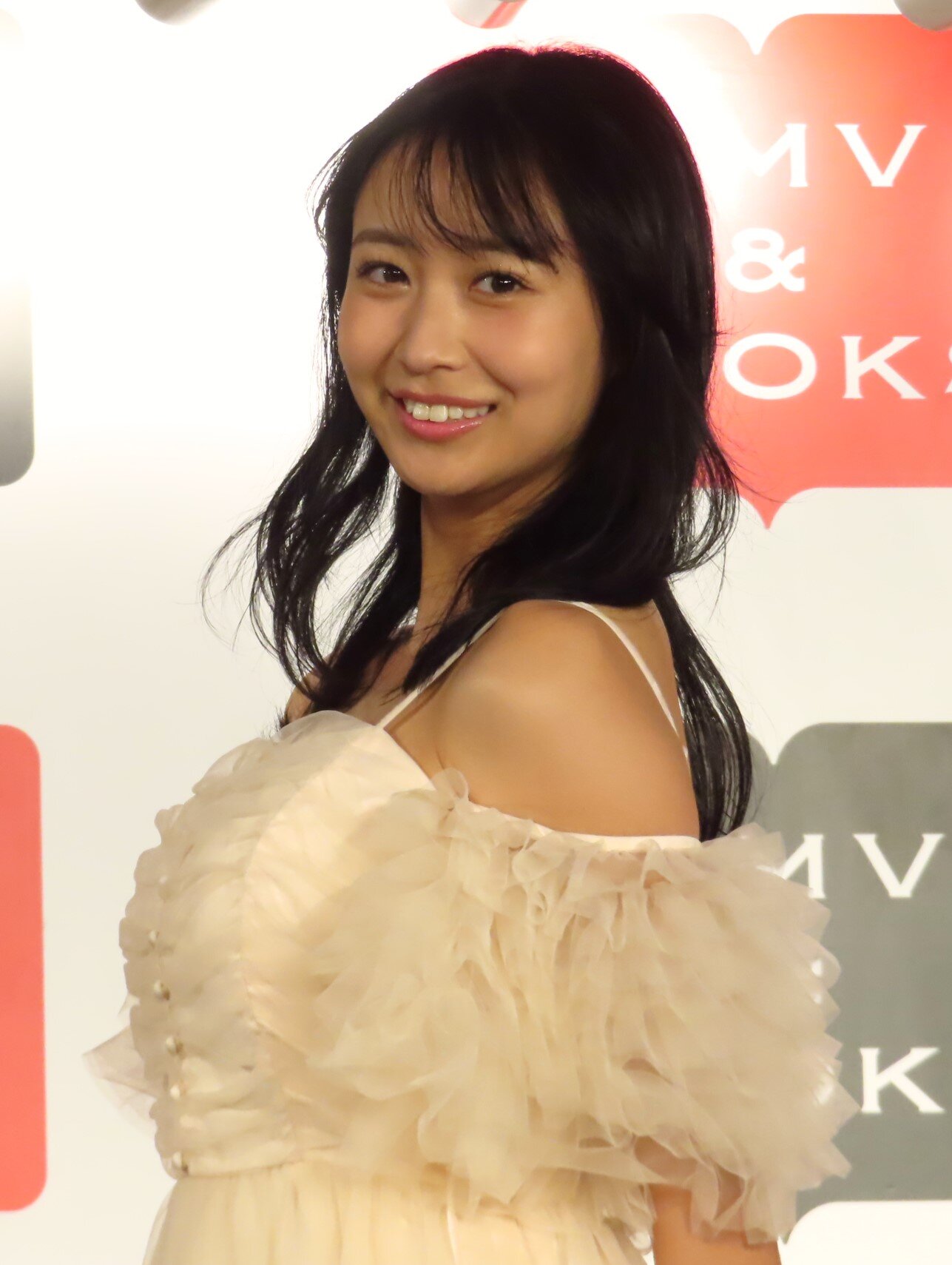 1st写真集「あおいままで。」発売記念イベントを開催した溝端葵