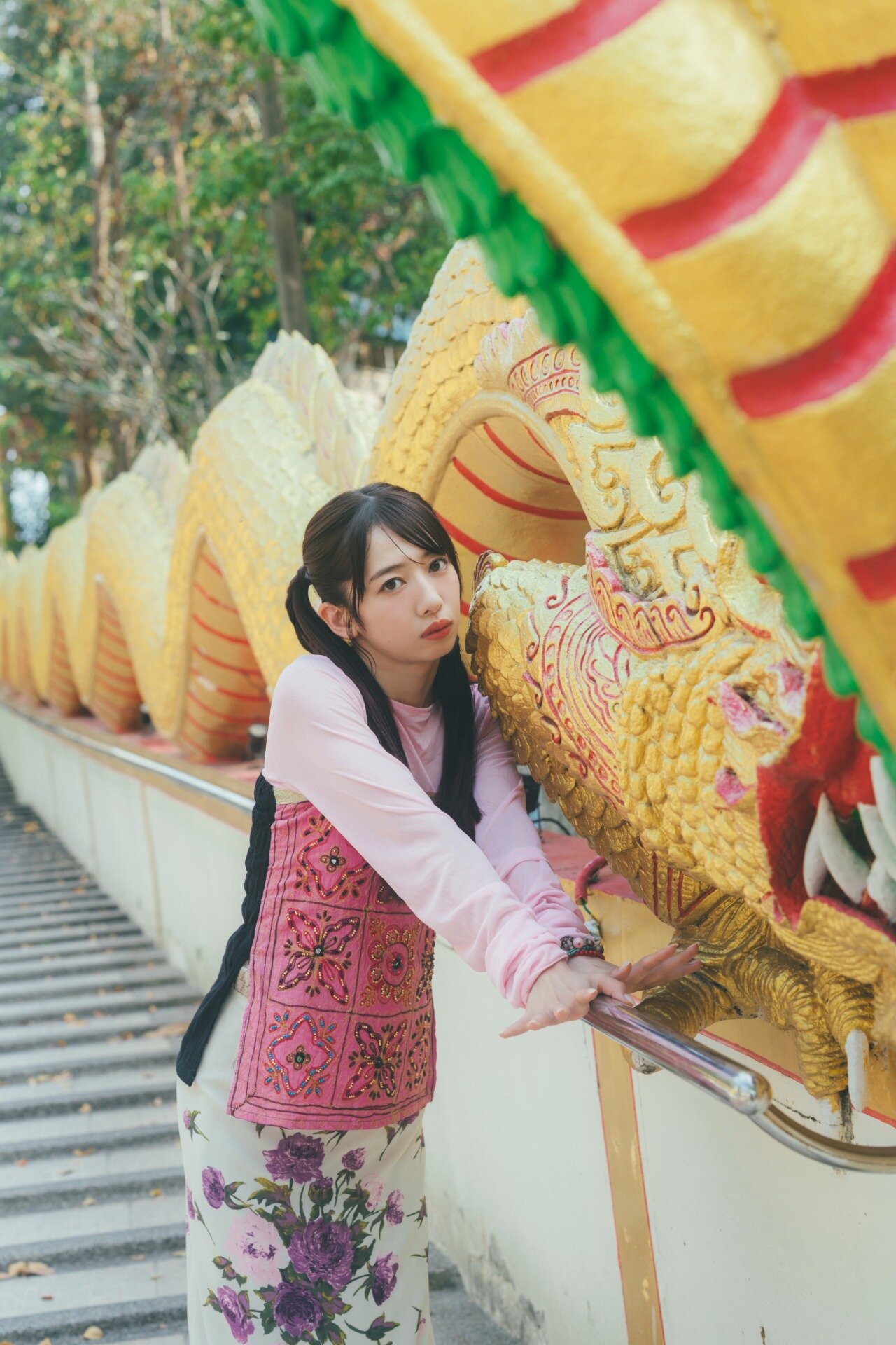 真山りか2nd写真集「まちあわせ」内のワンカット（C）KADOKAWA（東京祐氏撮影）