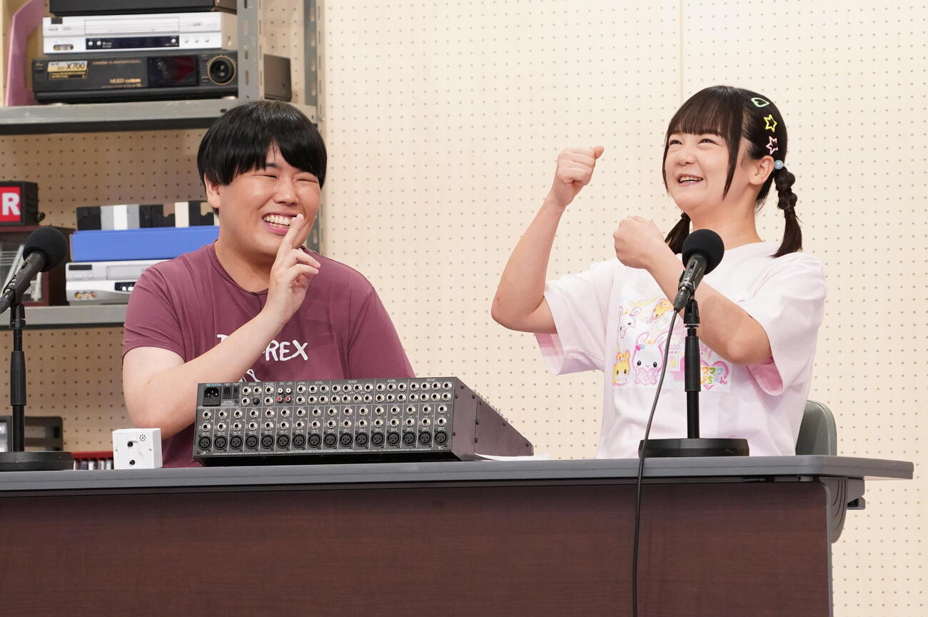 「アサヒビール　スマドリ　ダブルインパクト　2026　漫才＆コント二刀流No．1決定戦」ファーストステージでコントを披露する蛙亭