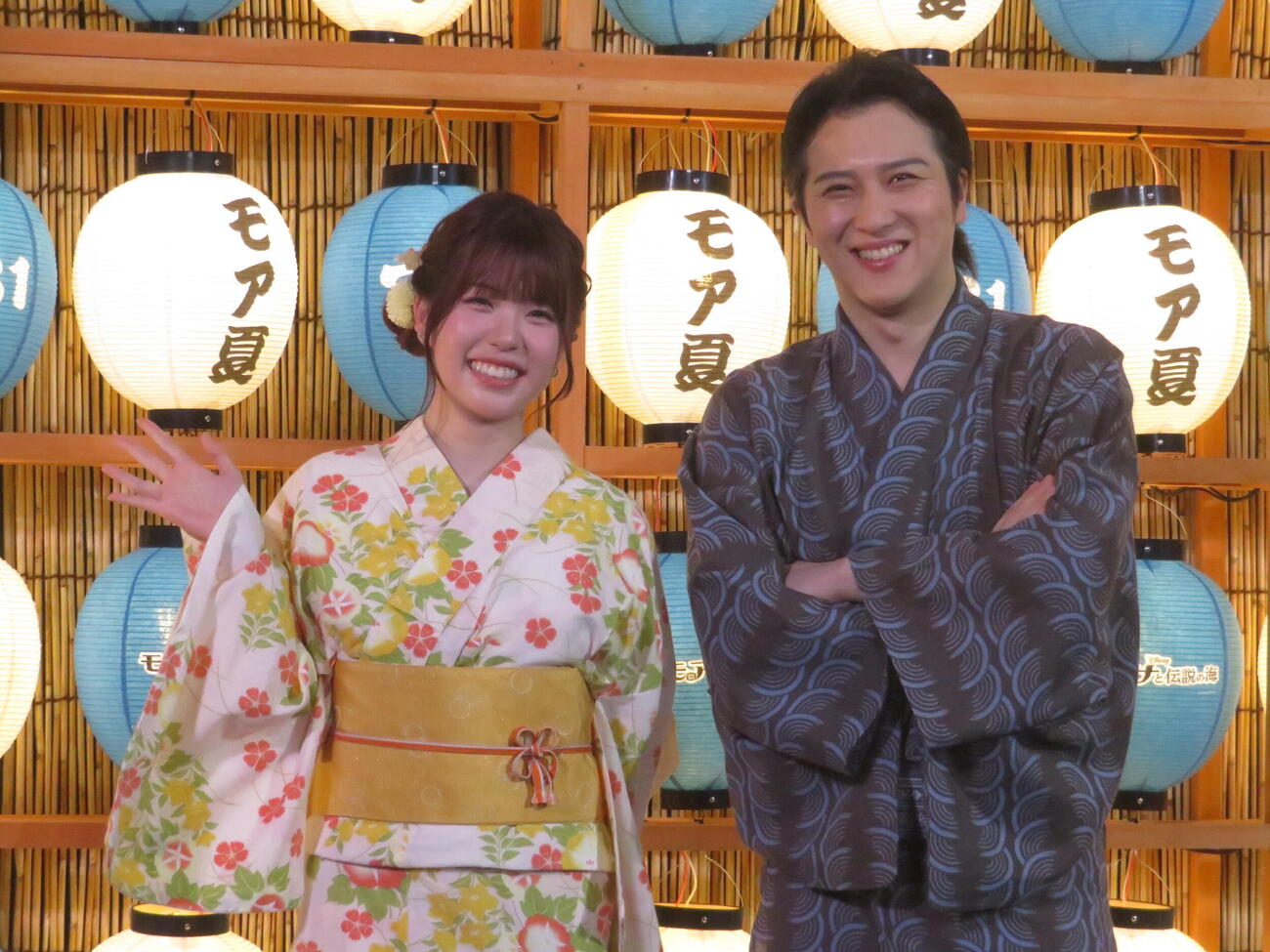 映画「モアナと伝説の海」ジャパンプレミアに出席したME－IのTSUZUMI（左）と尾上松也（撮影・川田和博）