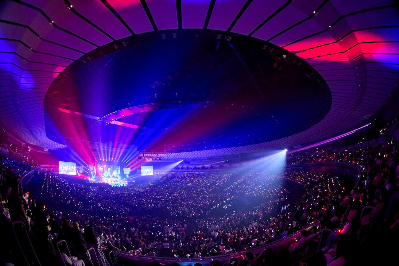 横浜アリーナで行われたROIROM単独公演「ROIROM 1st Concert 2026“MYSTIQUE”」