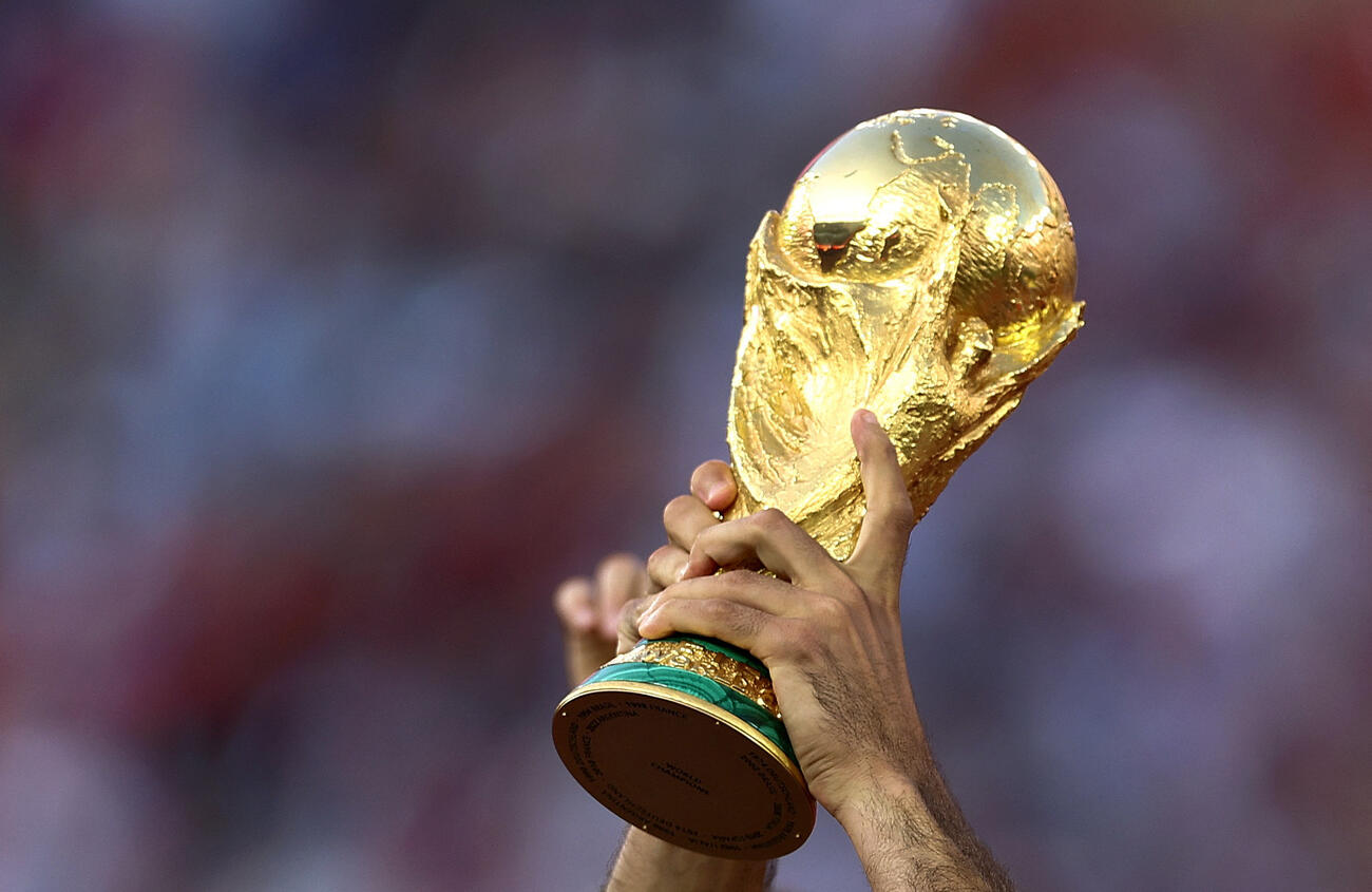 男子W杯のトロフィー（ロイター）