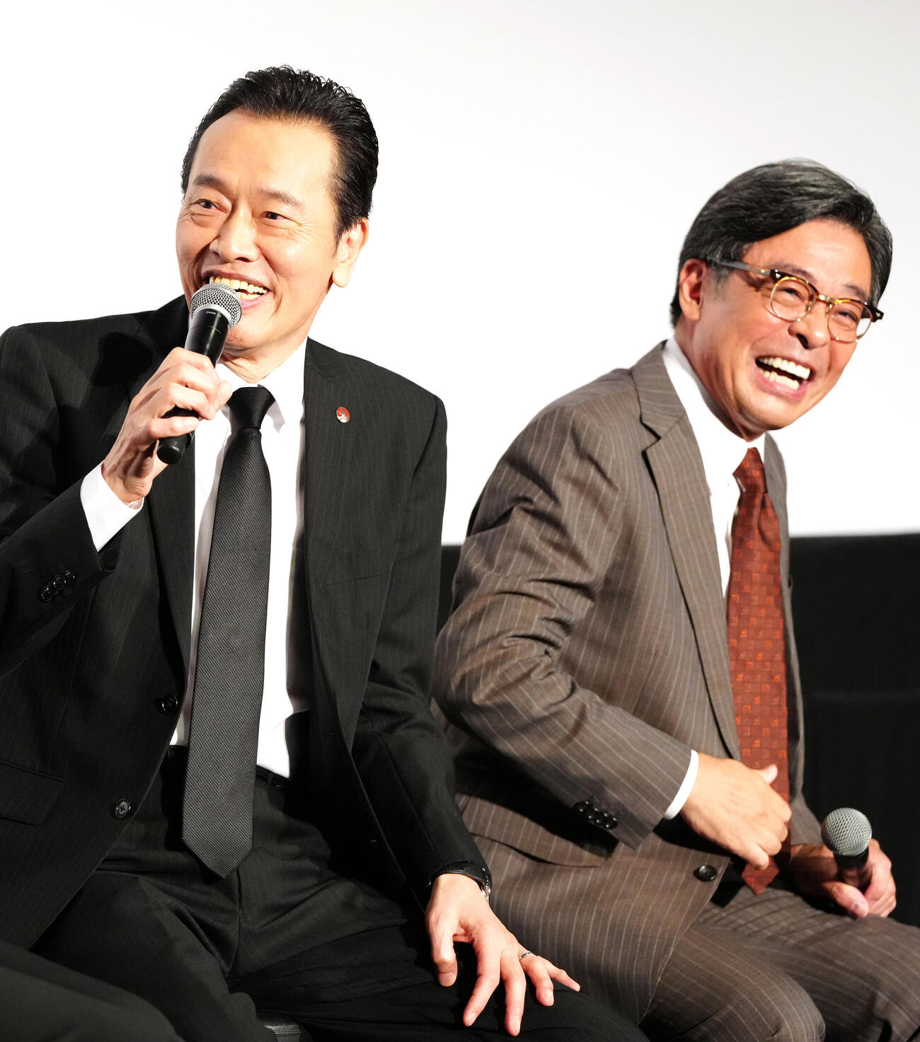 テレビ朝日「大追跡～警視庁SSBC強行犯係～Season2」のキャストトークイベントで登壇する遠藤憲一（左）。右は光石研（撮影・江口和貴）