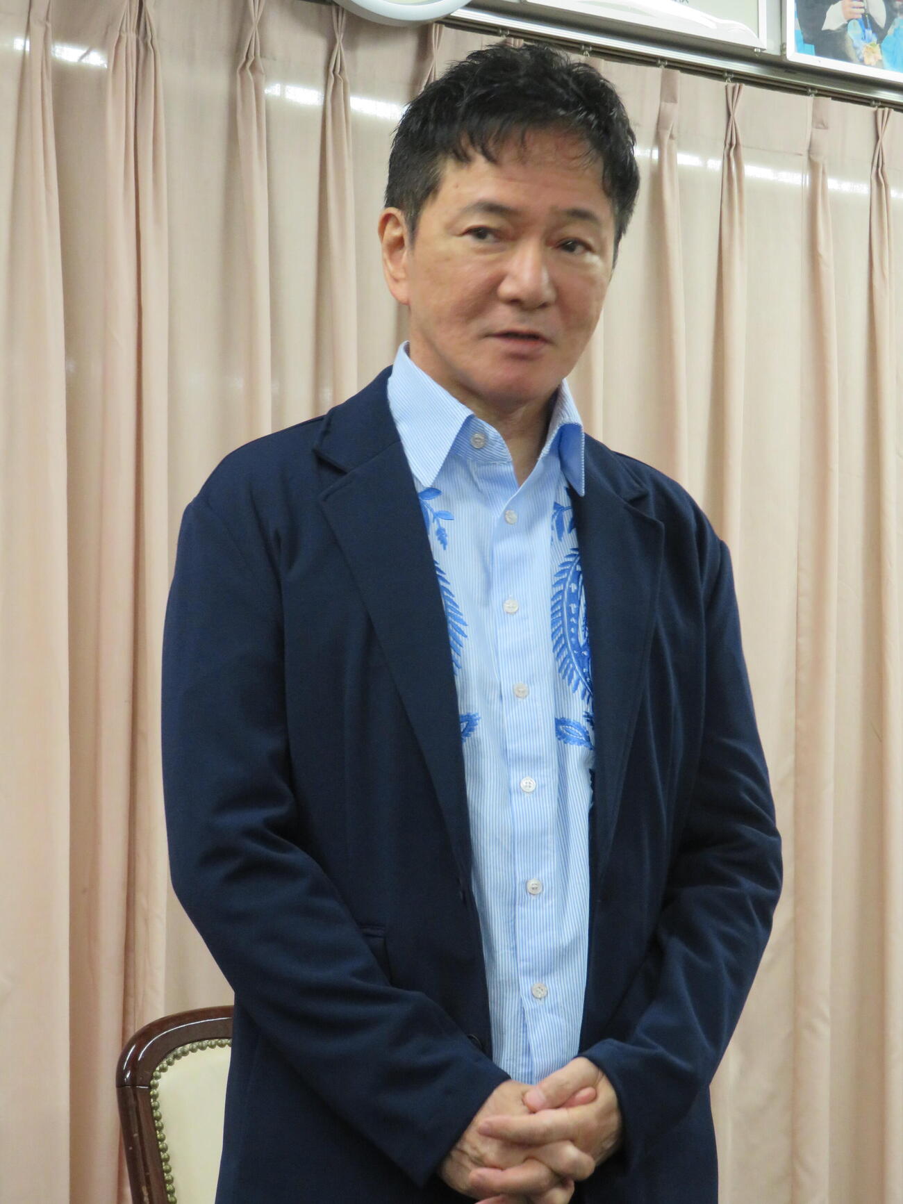 映画「演歌の坂道」製作会見を開いたジャッキー・ウー監督（撮影・村上幸将）