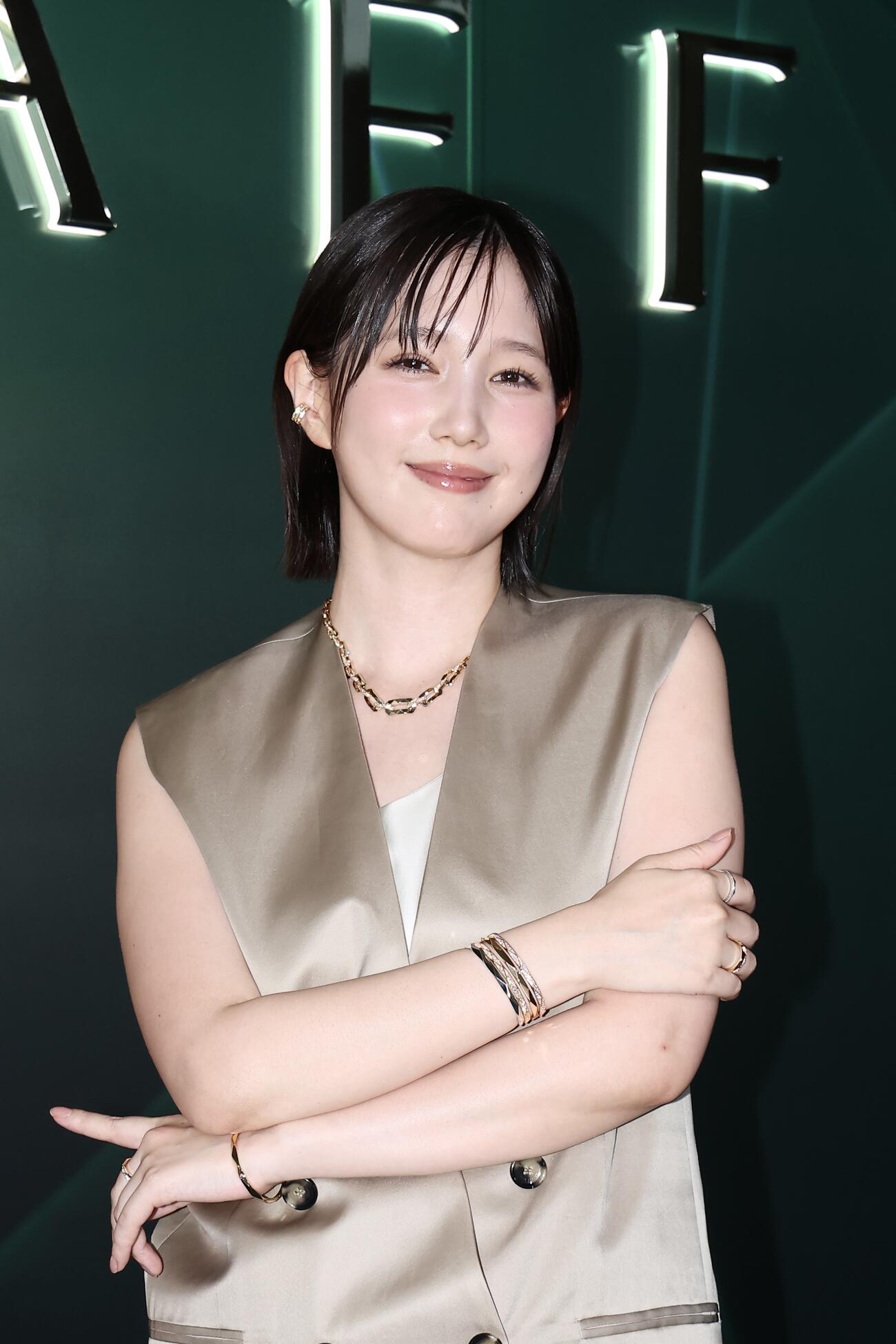 写真に納まる本田翼（撮影・河田真司）