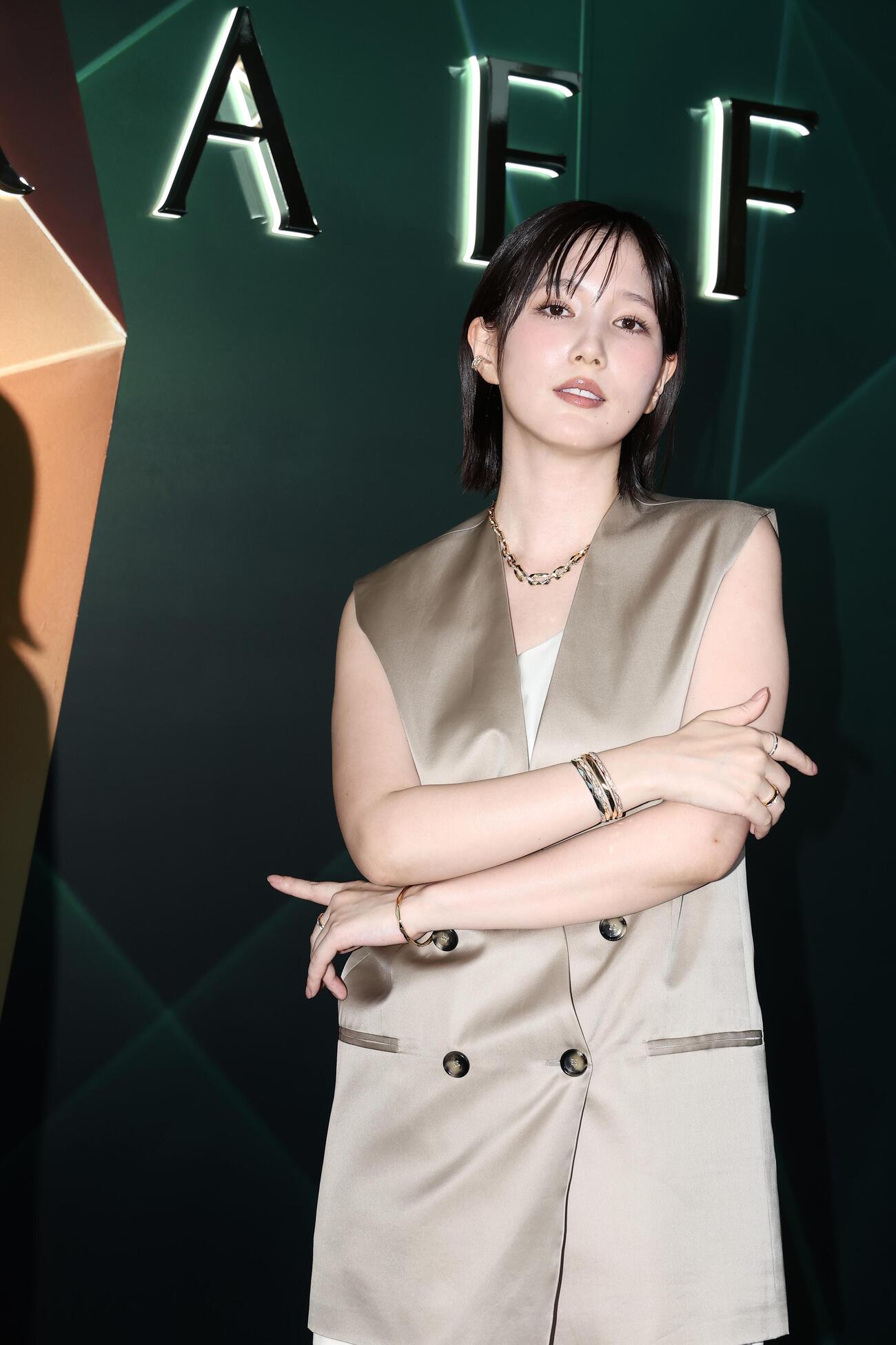 写真に納まる本田翼（撮影・河田真司）