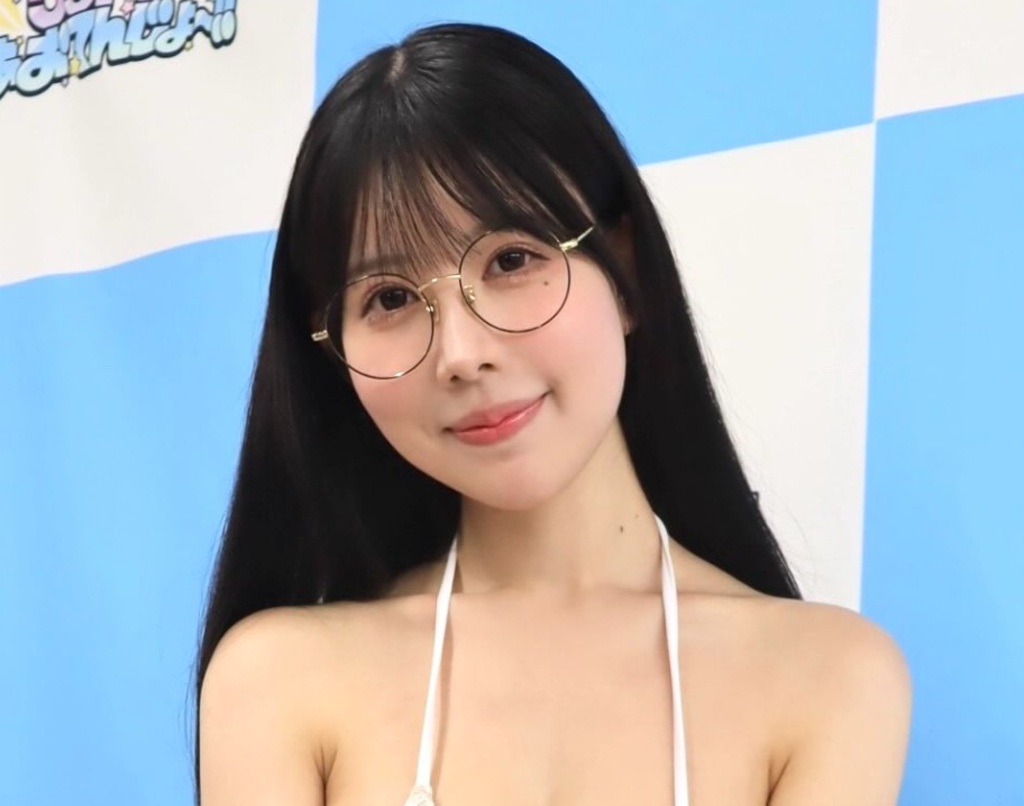 白ビキニ姿を披露した木村絵里子（木村絵里子のインスタグラムから）