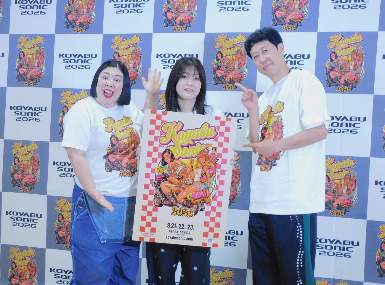 KOYABU SONIC 2026の会見を行った紅しょうがと小籔千豊（右）