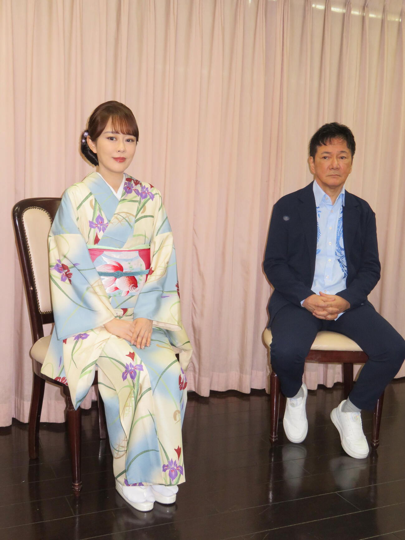 映画「演歌の花道」製作会見を開いたジャッキー・ウー監督と丘みどり（撮影・村上幸将）