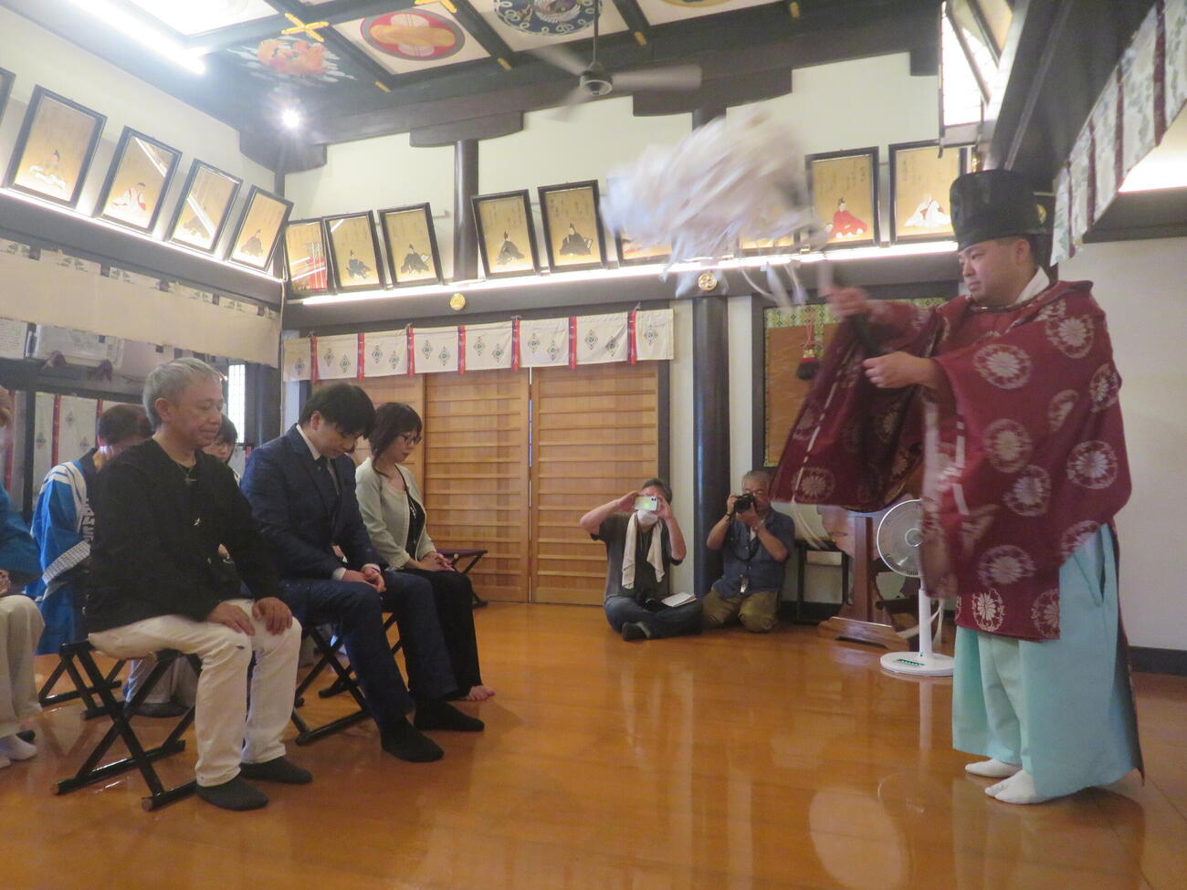 新曲「蔵王の風」ヒット祈願を行った須賀亮雄（撮影・川田和博）