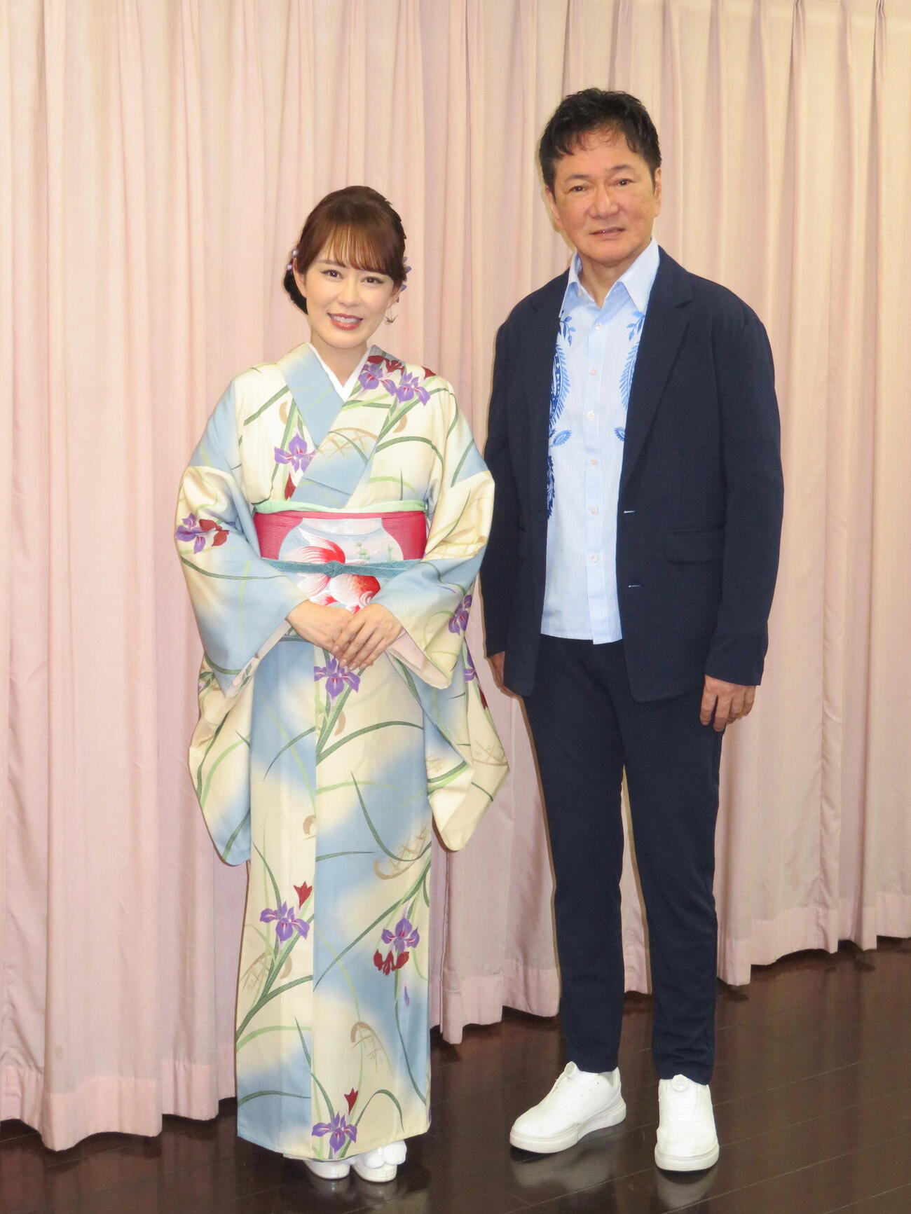 映画「演歌の坂道」製作会見を開いたジャッキー・ウー監督と丘みどり（撮影・村上幸将）