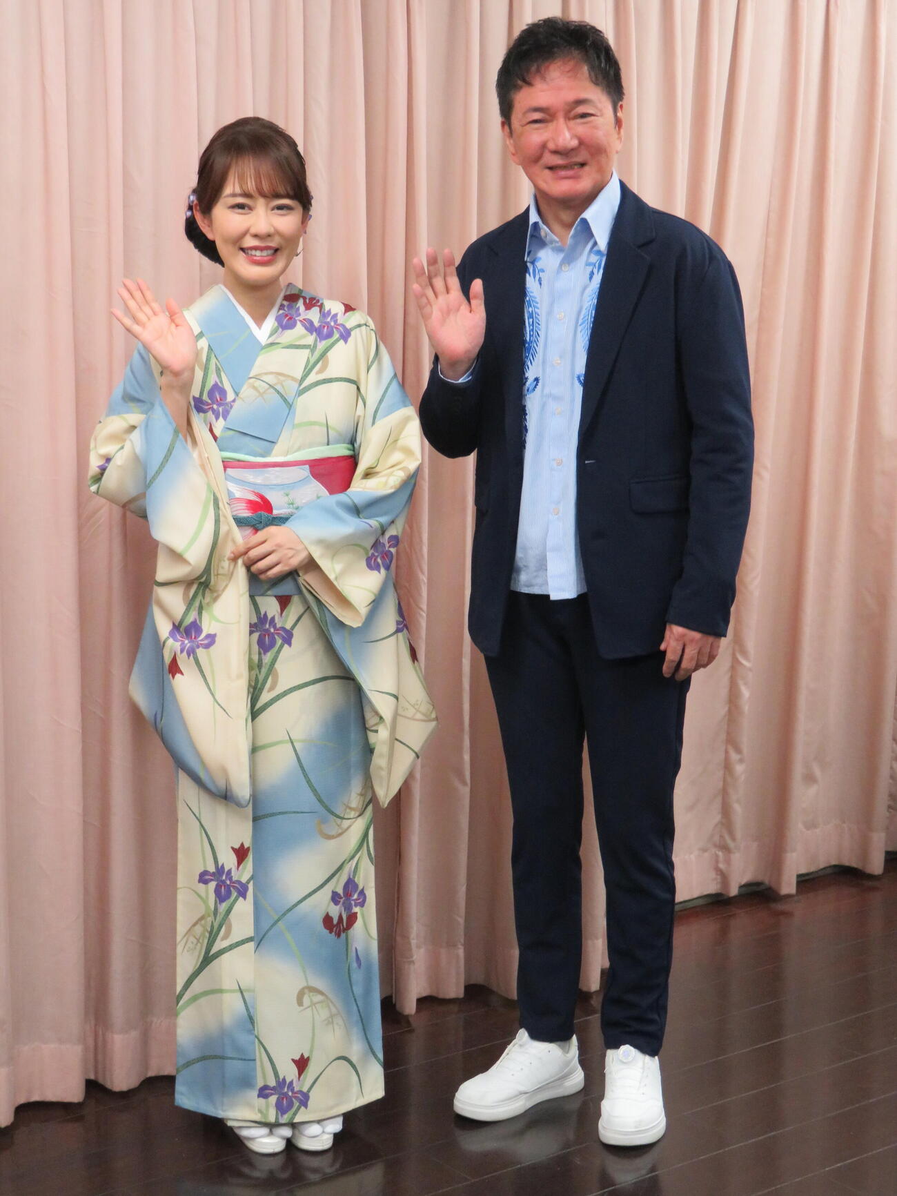 映画「演歌の坂道」製作会見を開いたジャッキー・ウー監督と丘みどり（撮影・村上幸将）