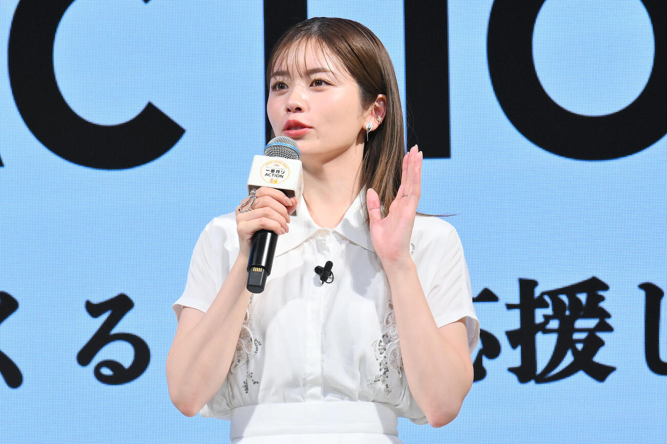 「一番搾りACTION」発表会でトークする小芝風花（撮影・滝沢徹郎）