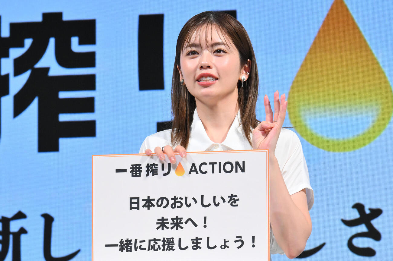 「一番搾りACTION」発表会でプレゼンする小芝風花（撮影・滝沢徹郎）