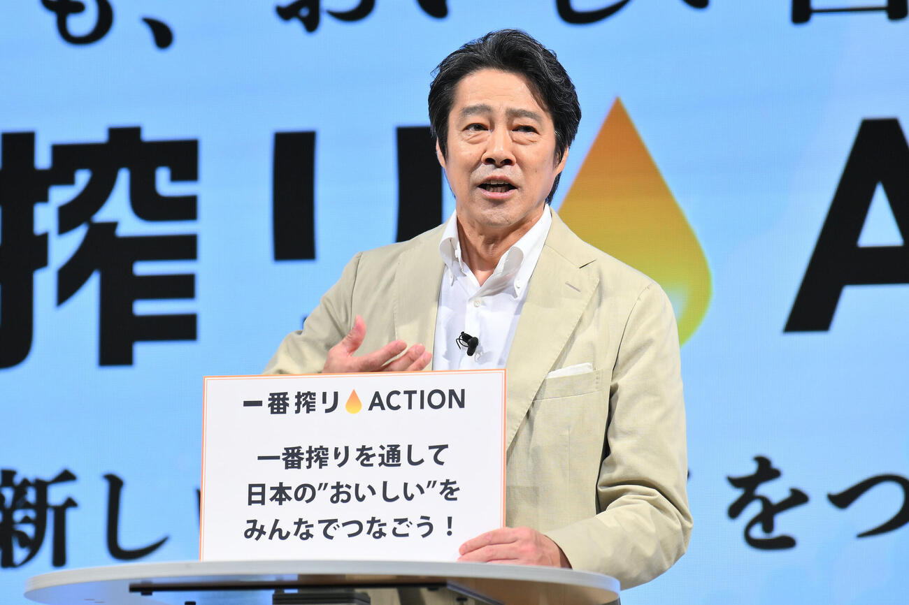 「一番搾りACTION」発表会でプレゼンする堤真一（撮影・滝沢徹郎）
