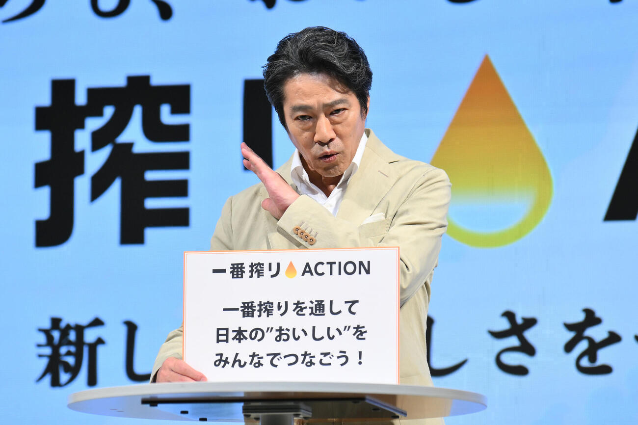 「一番搾りACTION」発表会でプレゼンする堤真一（撮影・滝沢徹郎）