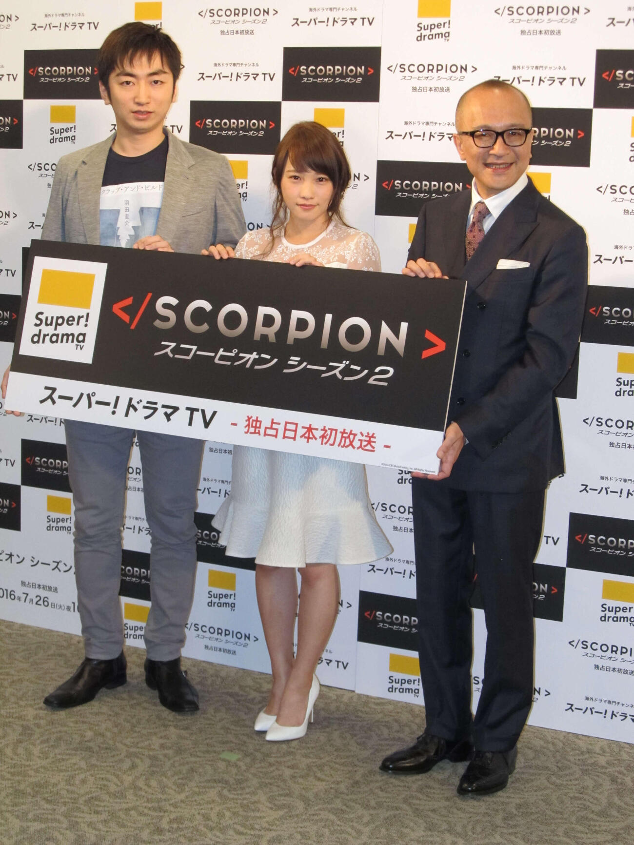 米ドラマのPRイベントに出席した川栄李奈（中央）。左は羽田圭介氏、右は山田五郎さん（2016年7月撮影）