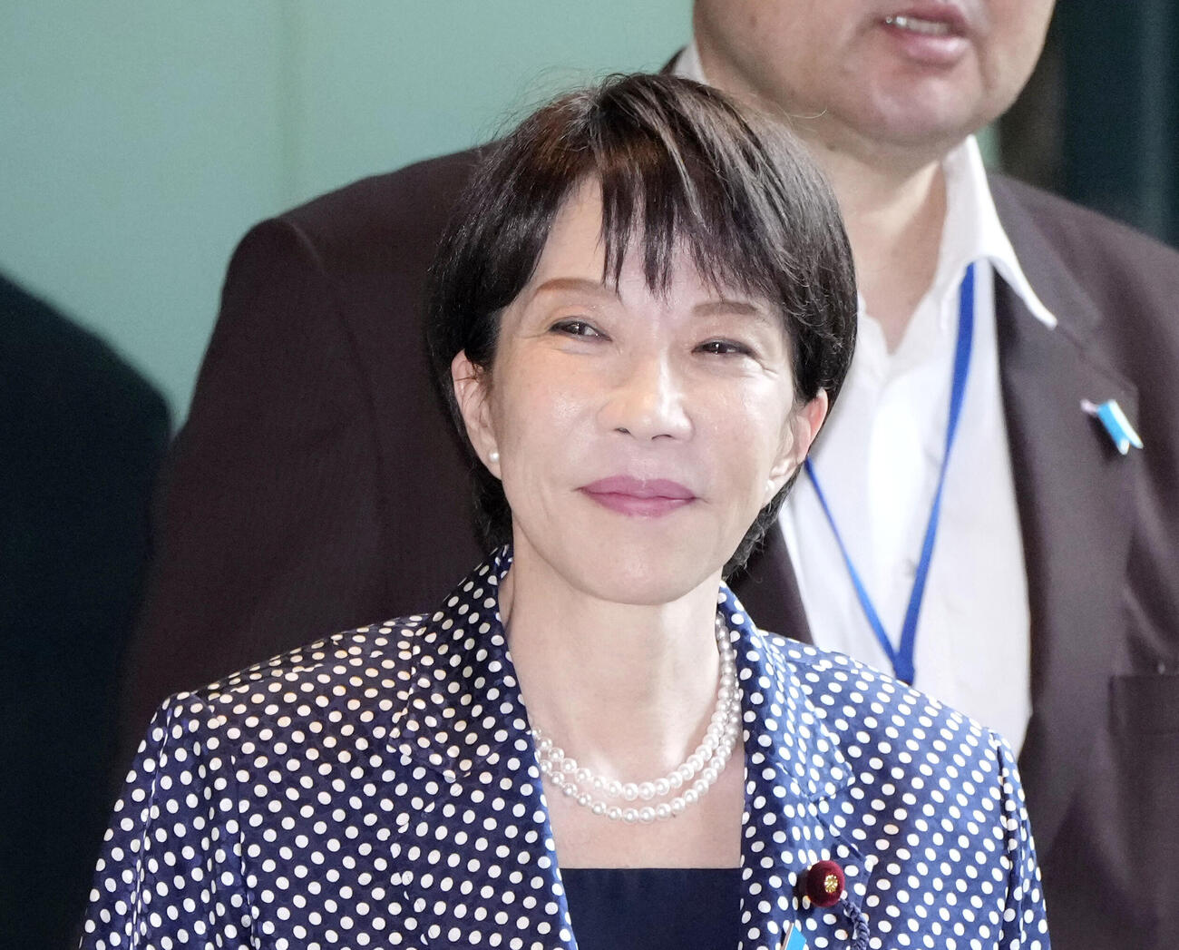 首相官邸に入る高市首相＝22日午前（共同）