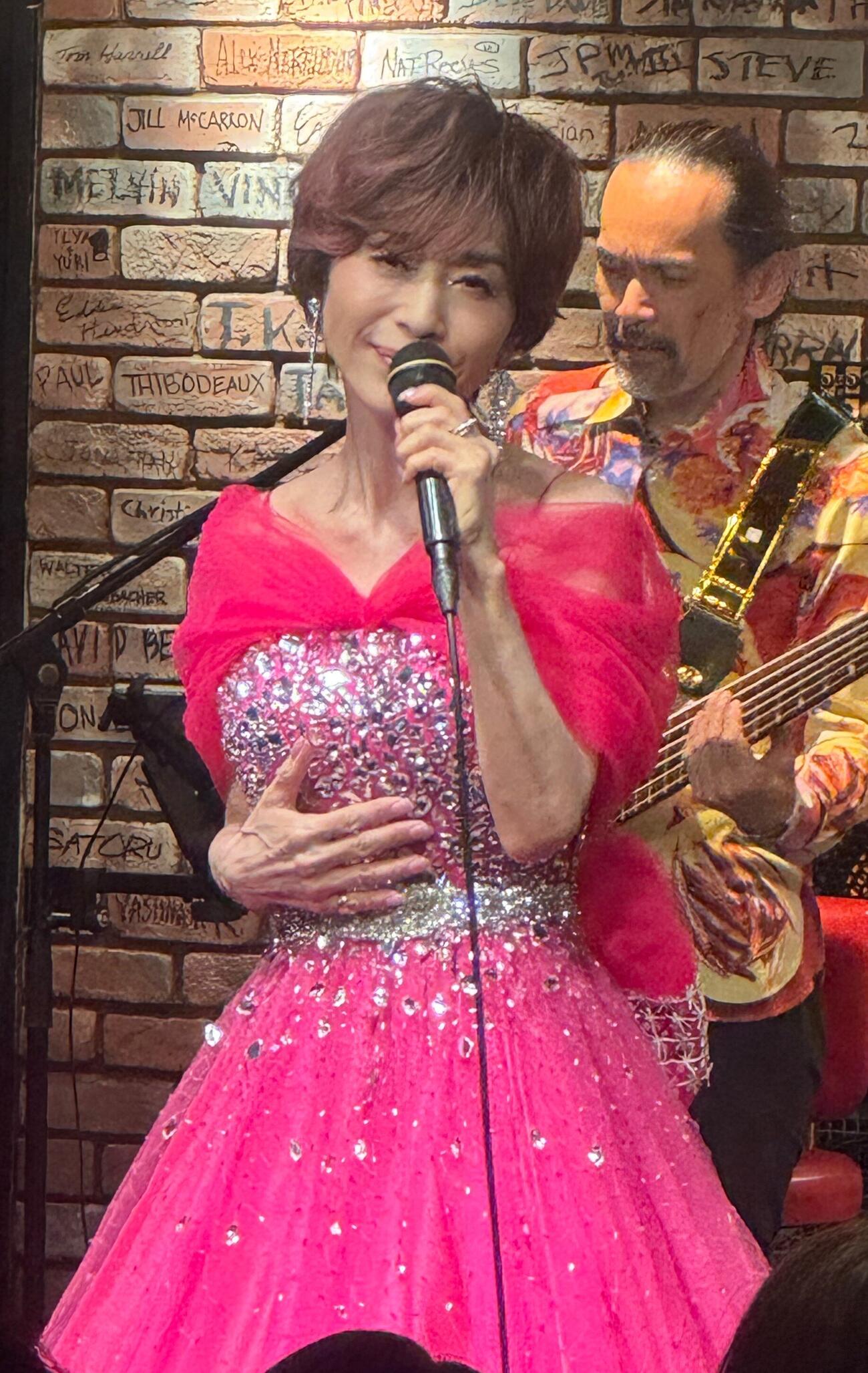 ライブを行った斎場なつ美