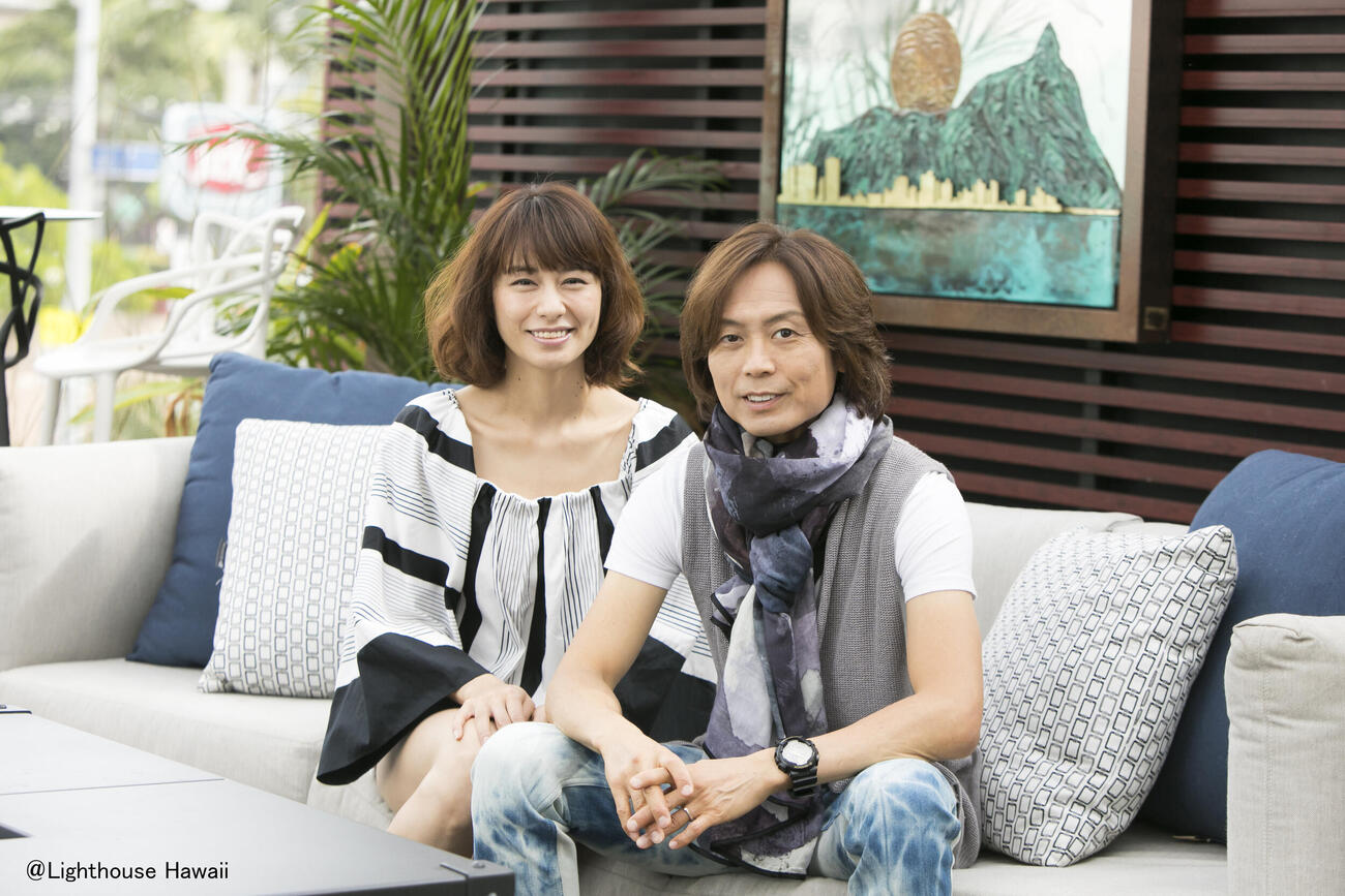 つんく（右）と妻の加奈子さん
