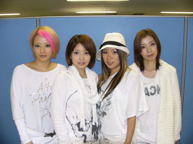 メロン記念日、左端が大谷雅恵（2008年撮影）