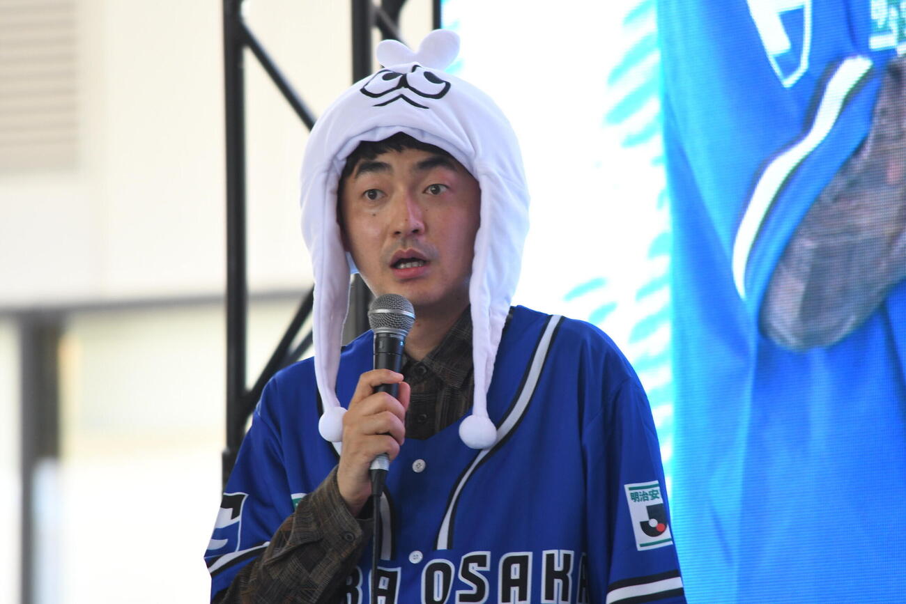 「GAMBA OSAKA KICKOFF FES」に出演した、たくろうの赤木裕（撮影・阪口孝志）