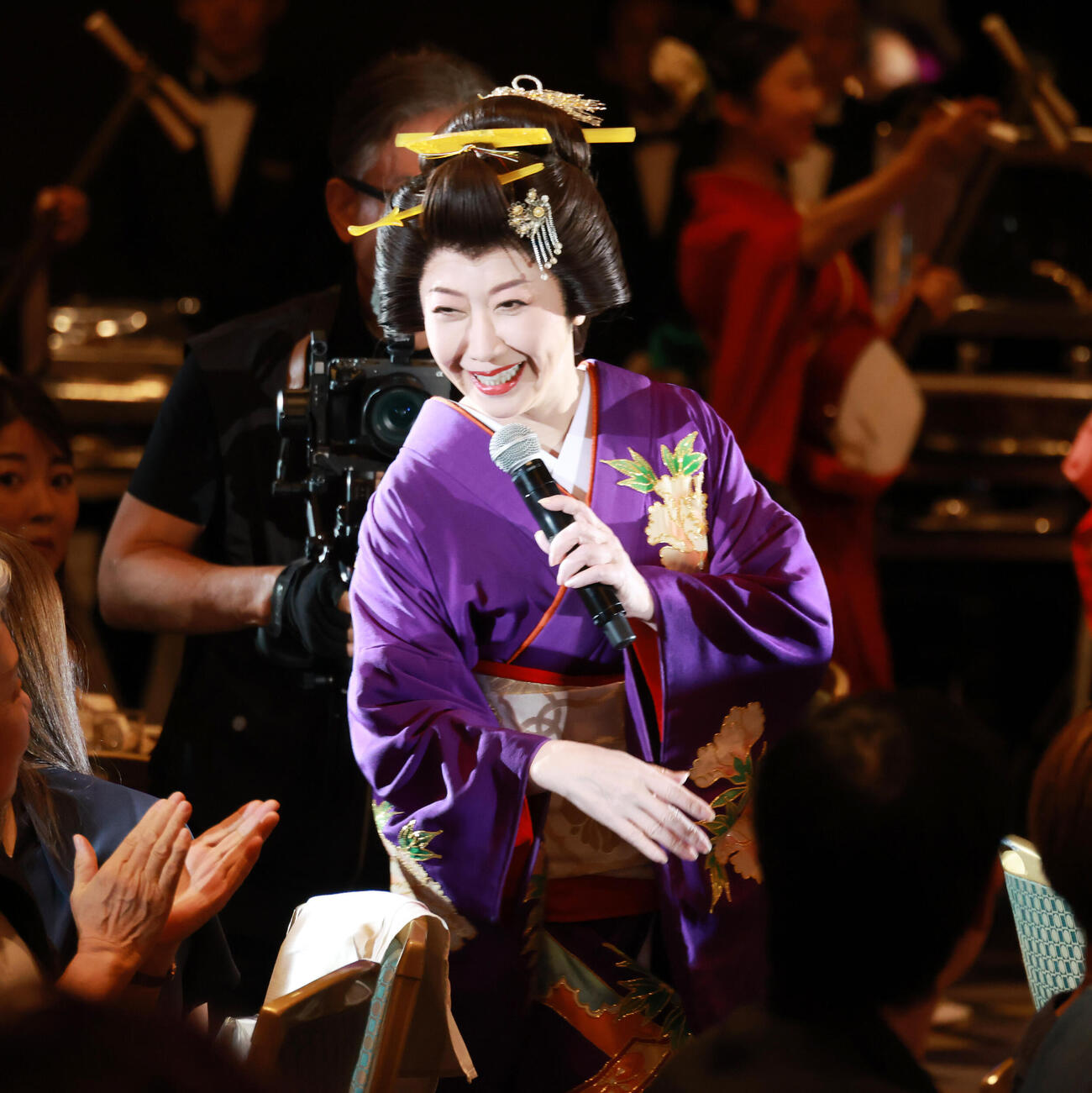 ライブイベントで熱唱する伍代夏子（撮影・中島郁夫）