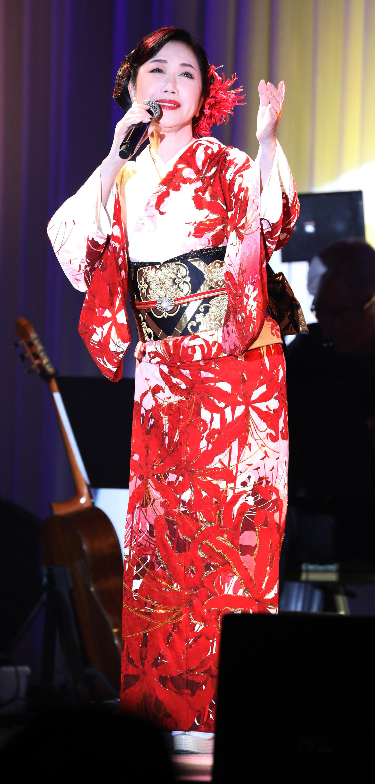 ライブイベントで熱唱する伍代夏子（撮影・中島郁夫）.