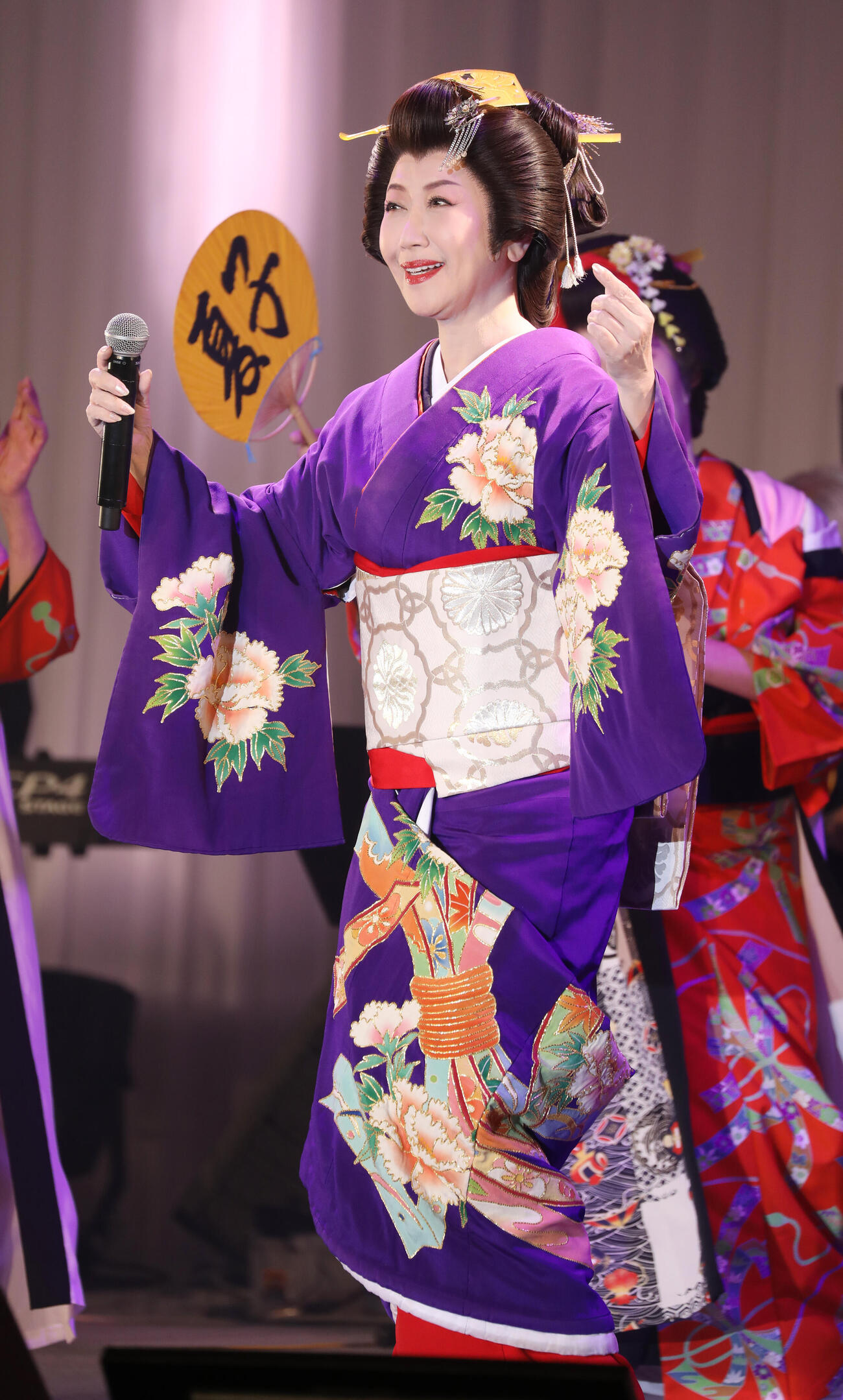 ライブイベントで熱唱する伍代夏子（撮影・中島郁夫）