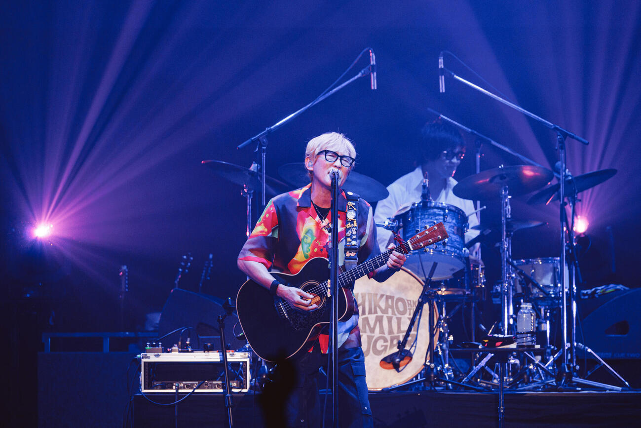 「スガシカオ30th ANNIVERSARY Shikao＆The Family Sugar ONE NIGHT LIVE!」を行ったスガシカオ（ヨシモリユウナ氏撮影）